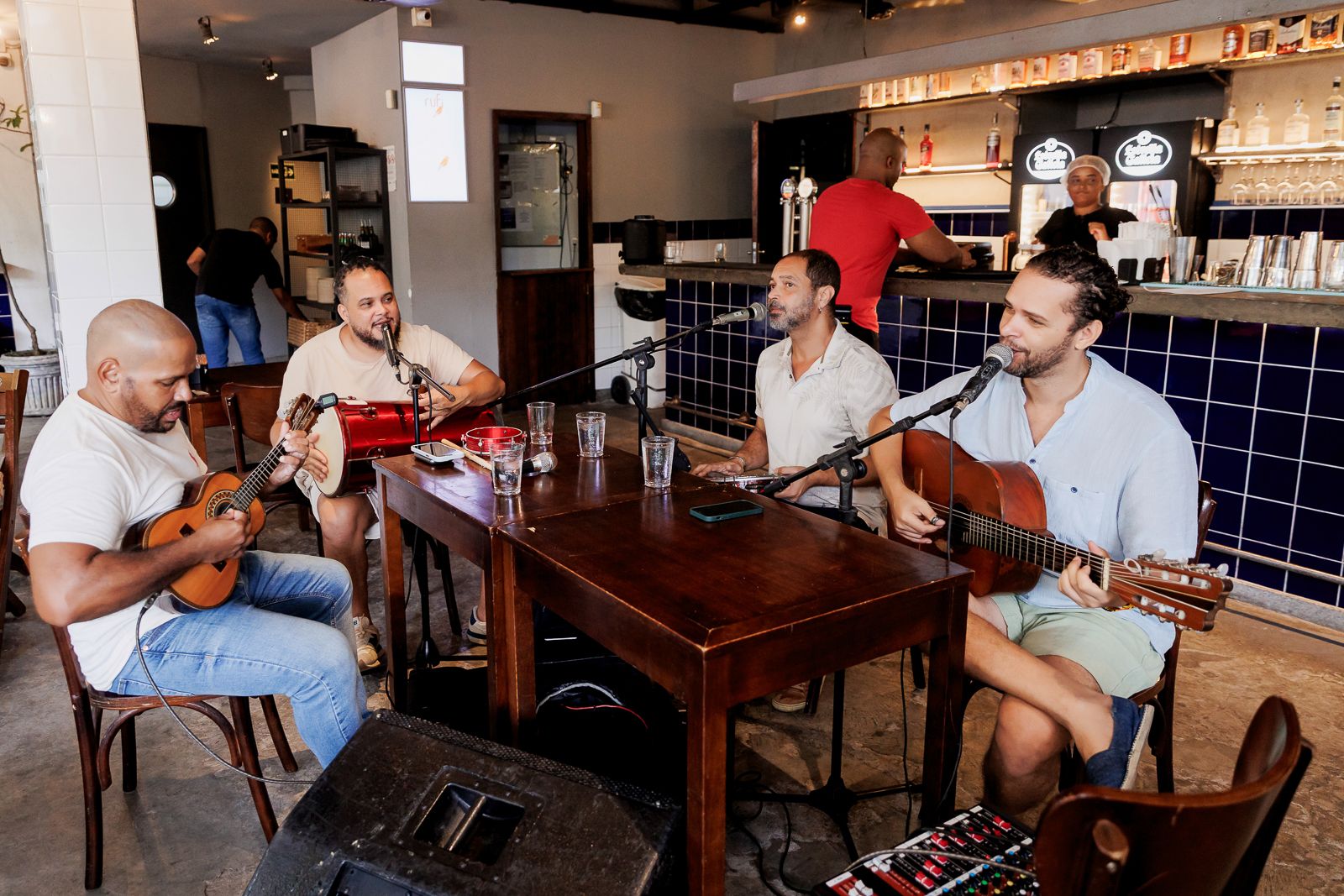Aniversário de Abdulay no Espaço Huff, na Gávea: uma tarde entre amigos com trilha dos anos 90 e 2000 - 2 - 45