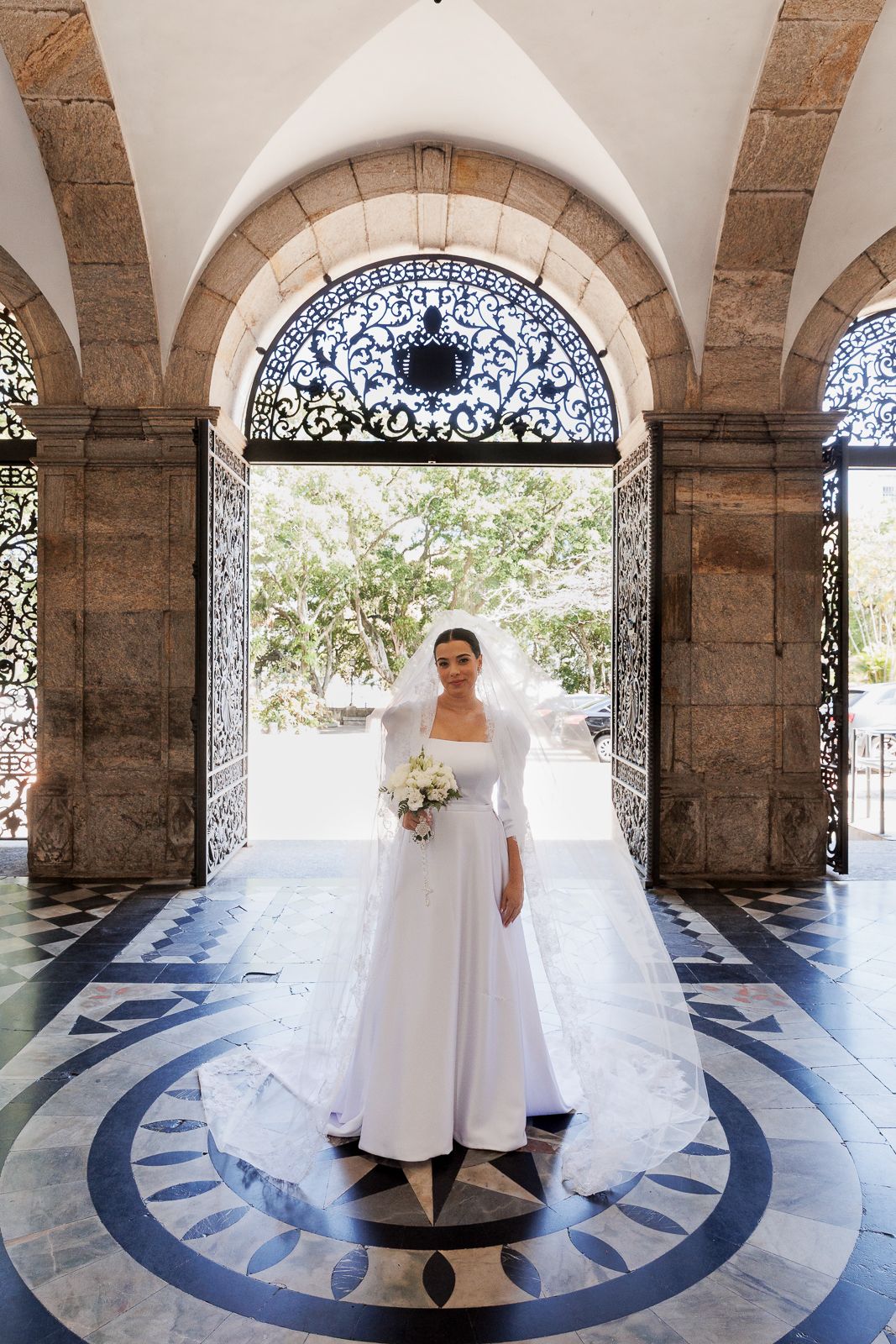 Mini Wedding no Mosteiro de São Bento: o casamento intimista de Larissa e Guilherme - 2 - 31