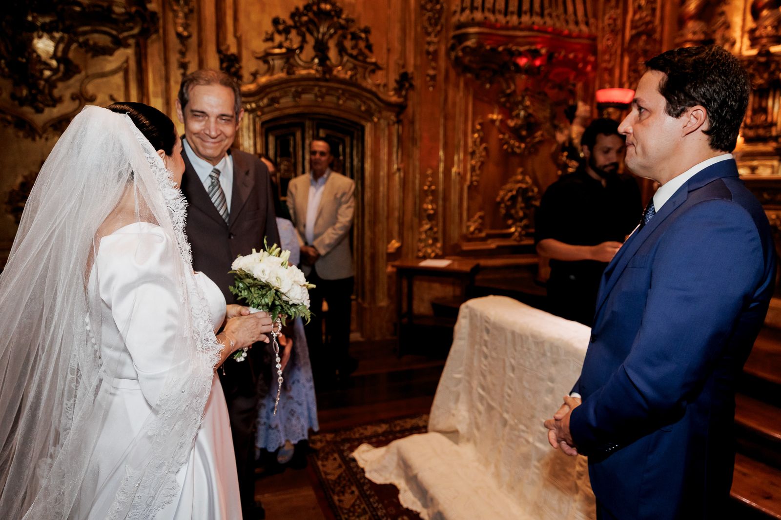 Mini Wedding no Mosteiro de São Bento: o casamento intimista de Larissa e Guilherme - 2 - 33