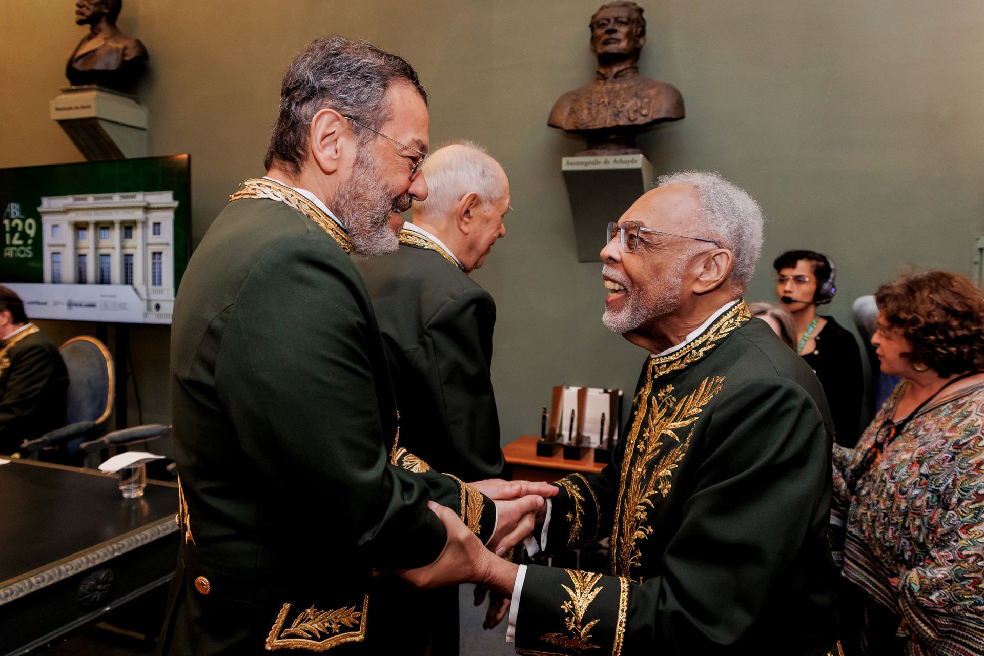 Academia Brasileira de Letras celebra 129 anos com homenagens e premiações - 2 - 45
