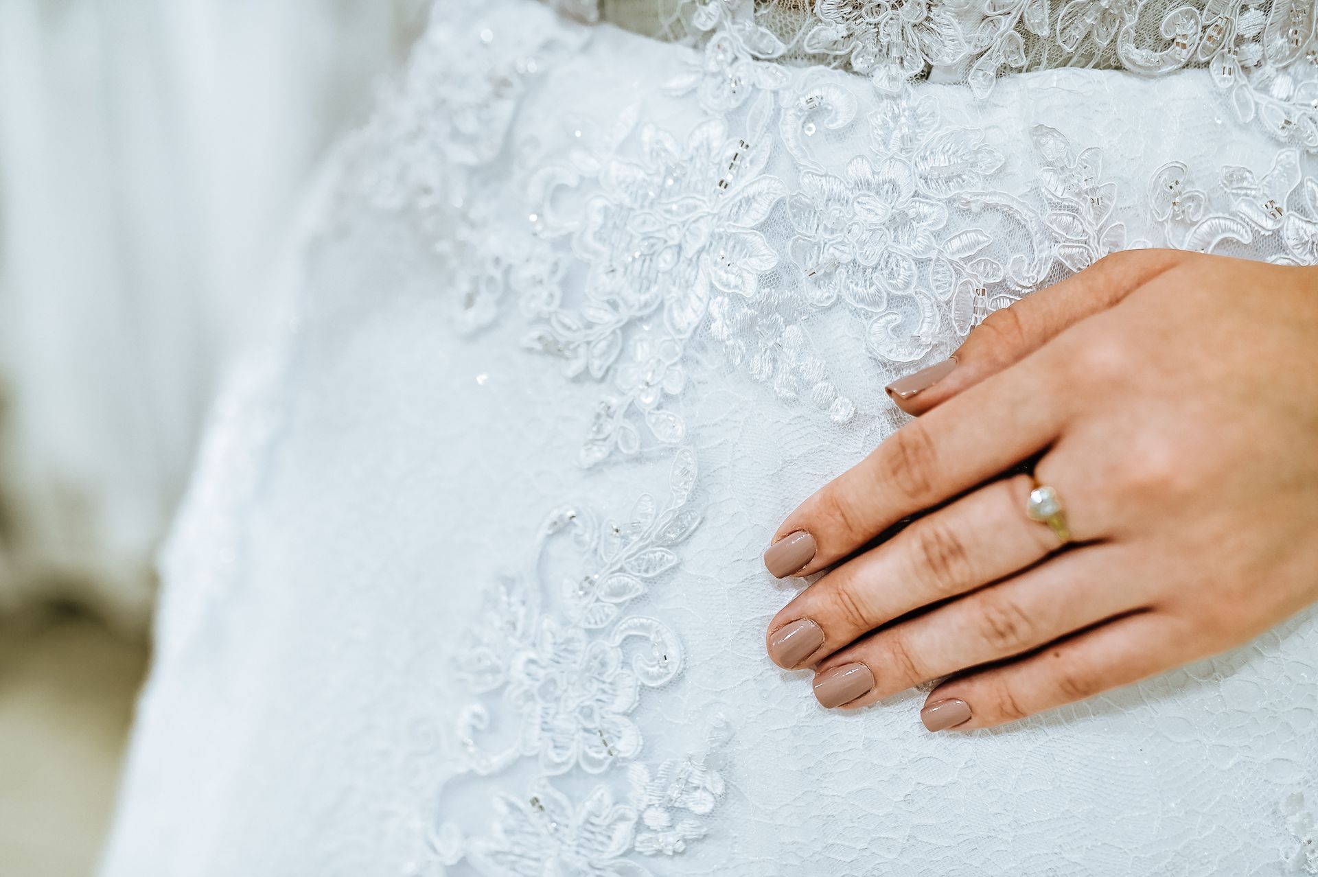 Como escolher o seu vestido de noiva em 5 passos Siga esses 5 passos para escolher o vestido de noiva perfeito para você ARRASAR no dia do seu casamento por @hortencianoivas - 2 - 12