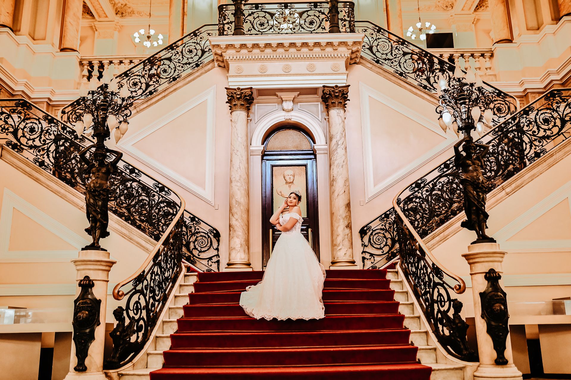 Como escolher o seu vestido de noiva em 5 passos Siga esses 5 passos para escolher o vestido de noiva perfeito para você ARRASAR no dia do seu casamento por @hortencianoivas - 2 - 10