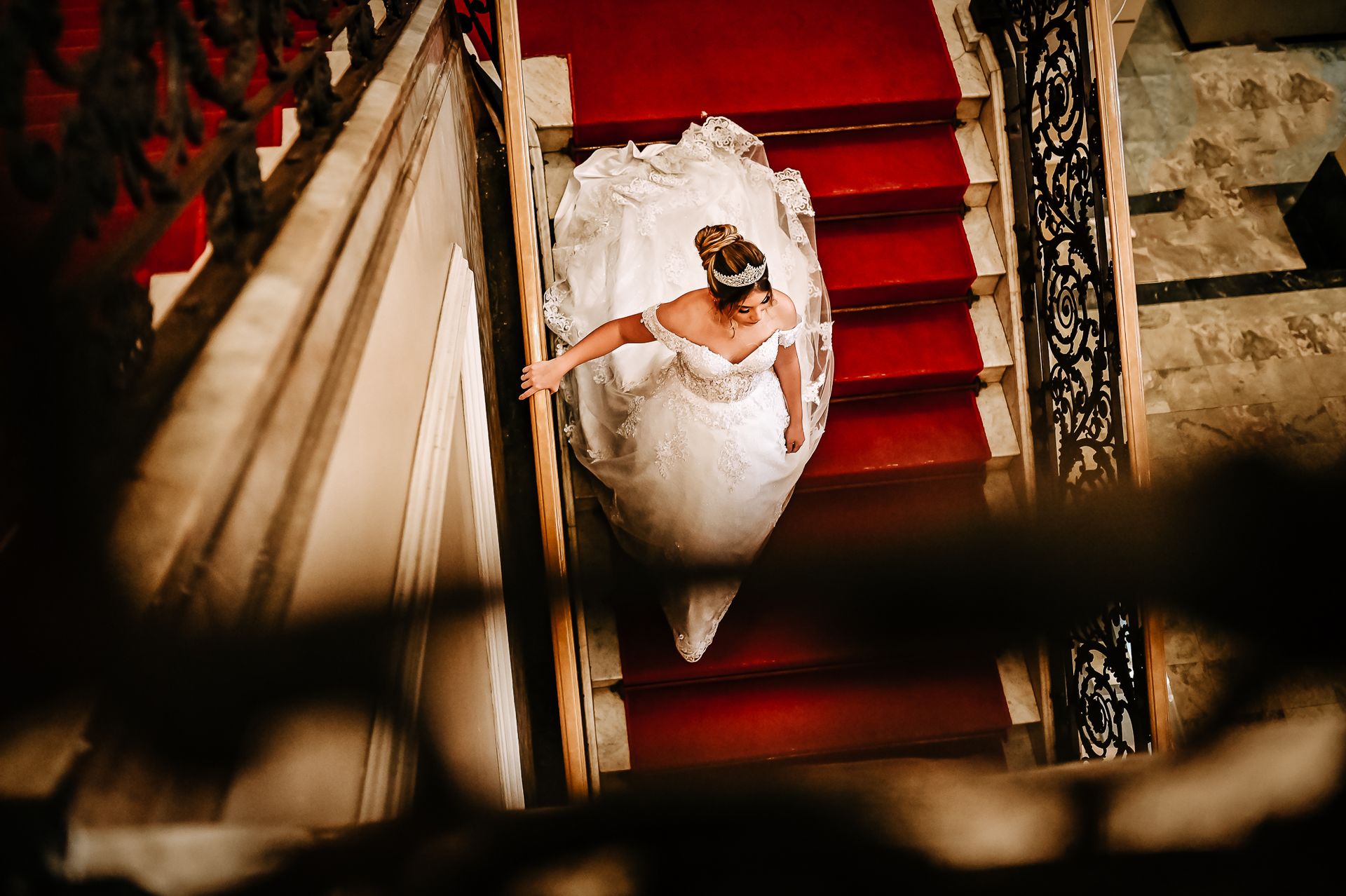 Como escolher o seu vestido de noiva em 5 passos Siga esses 5 passos para escolher o vestido de noiva perfeito para você ARRASAR no dia do seu casamento por @hortencianoivas - 2 - 3