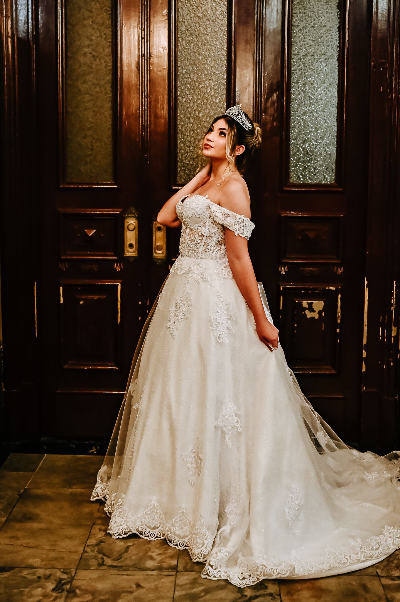 Como escolher o seu vestido de noiva em 5 passos Siga esses 5 passos para escolher o vestido de noiva perfeito para você ARRASAR no dia do seu casamento por @hortencianoivas - 2 - 9