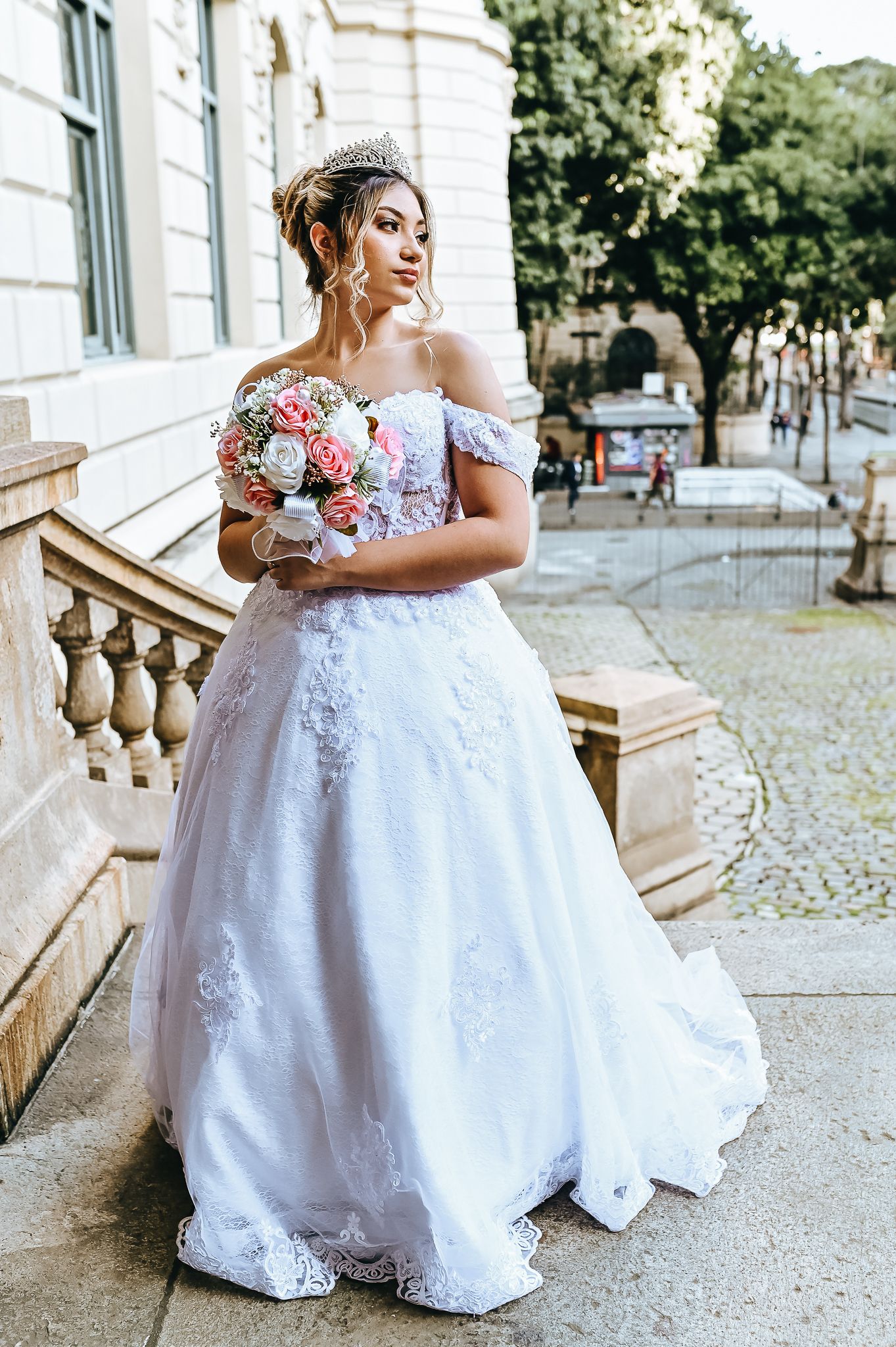 Como escolher o seu vestido de noiva em 5 passos Siga esses 5 passos para escolher o vestido de noiva perfeito para você ARRASAR no dia do seu casamento por @hortencianoivas - 2 - 4