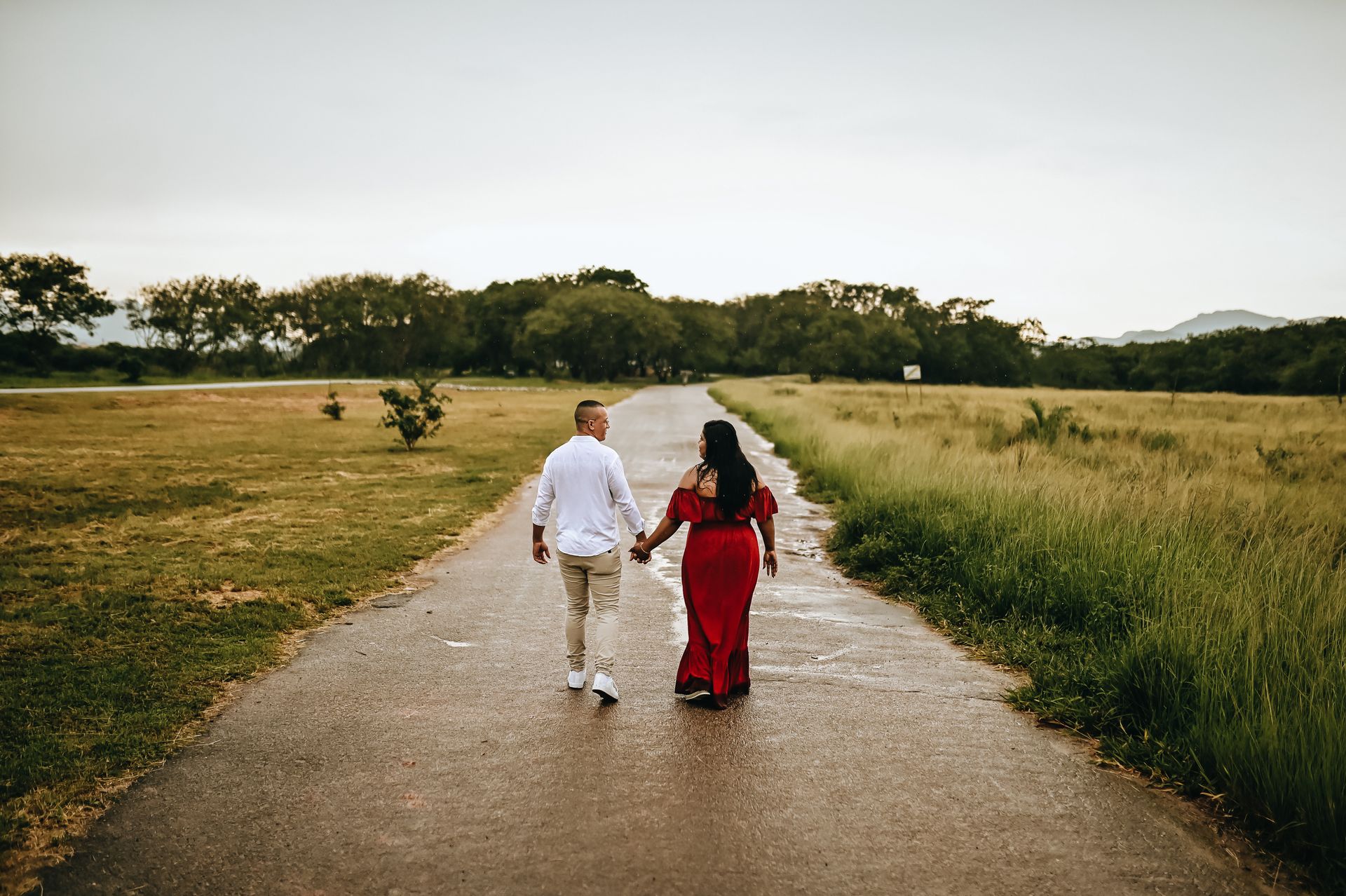 E esse ensaio insano dos queridos Diana e Edson, ficou simplesmente maravilhoso. Rrealizado a poucos dias do casamento no Parque do Gericino em Nilópolis na baixada fluminense. - 2 - 10