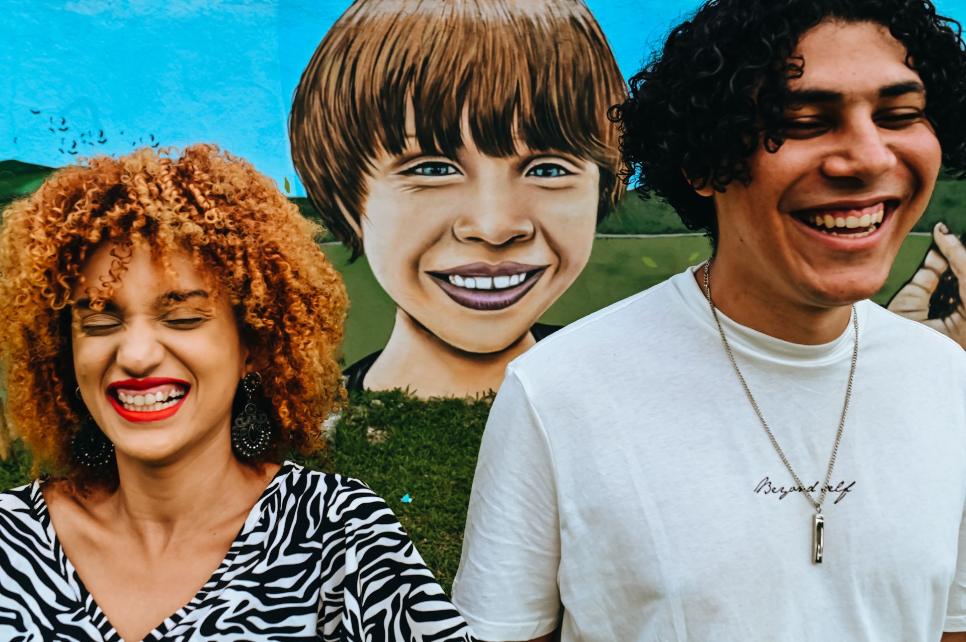Andressa e Rodrigo, um casal jovem estilosos com uma energia contagiante. Durante o ensaio nos divertimos muito, tivemos uma pausa por conta da forte chuva, mas nada que ofuscasse o brilho interior desses queridos. - 2 - 7