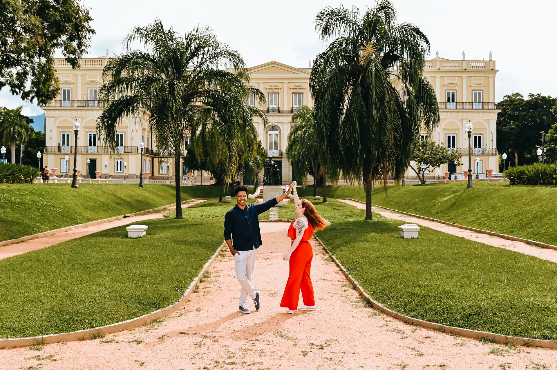 O ensaio pré wedding de João e Jessica foi realizado na Quinta da boa vista, mas parece que foi na Europa. - 2 - 10