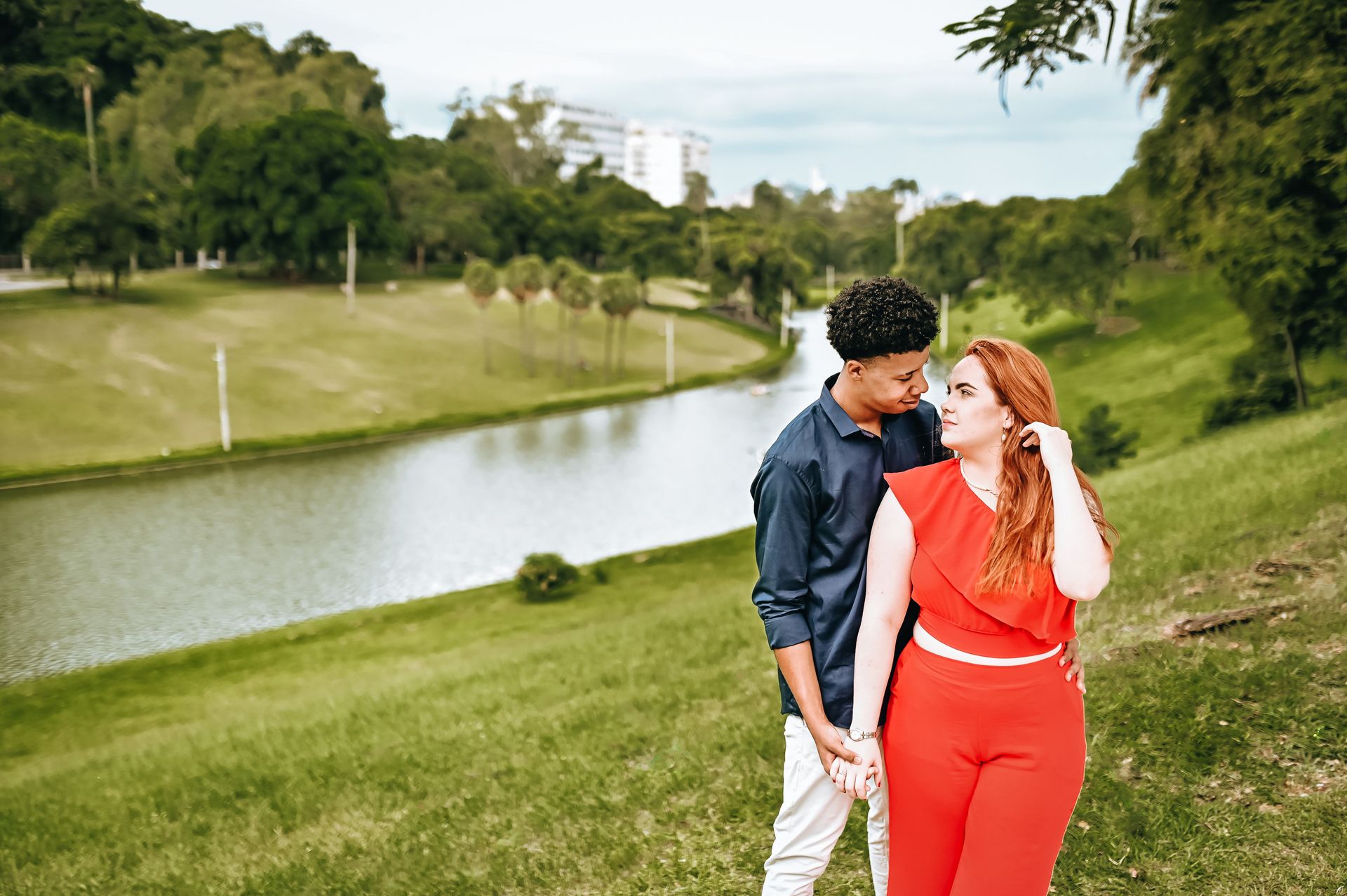O ensaio pré wedding de João e Jessica foi realizado na Quinta da boa vista, mas parece que foi na Europa. - 2 - 11