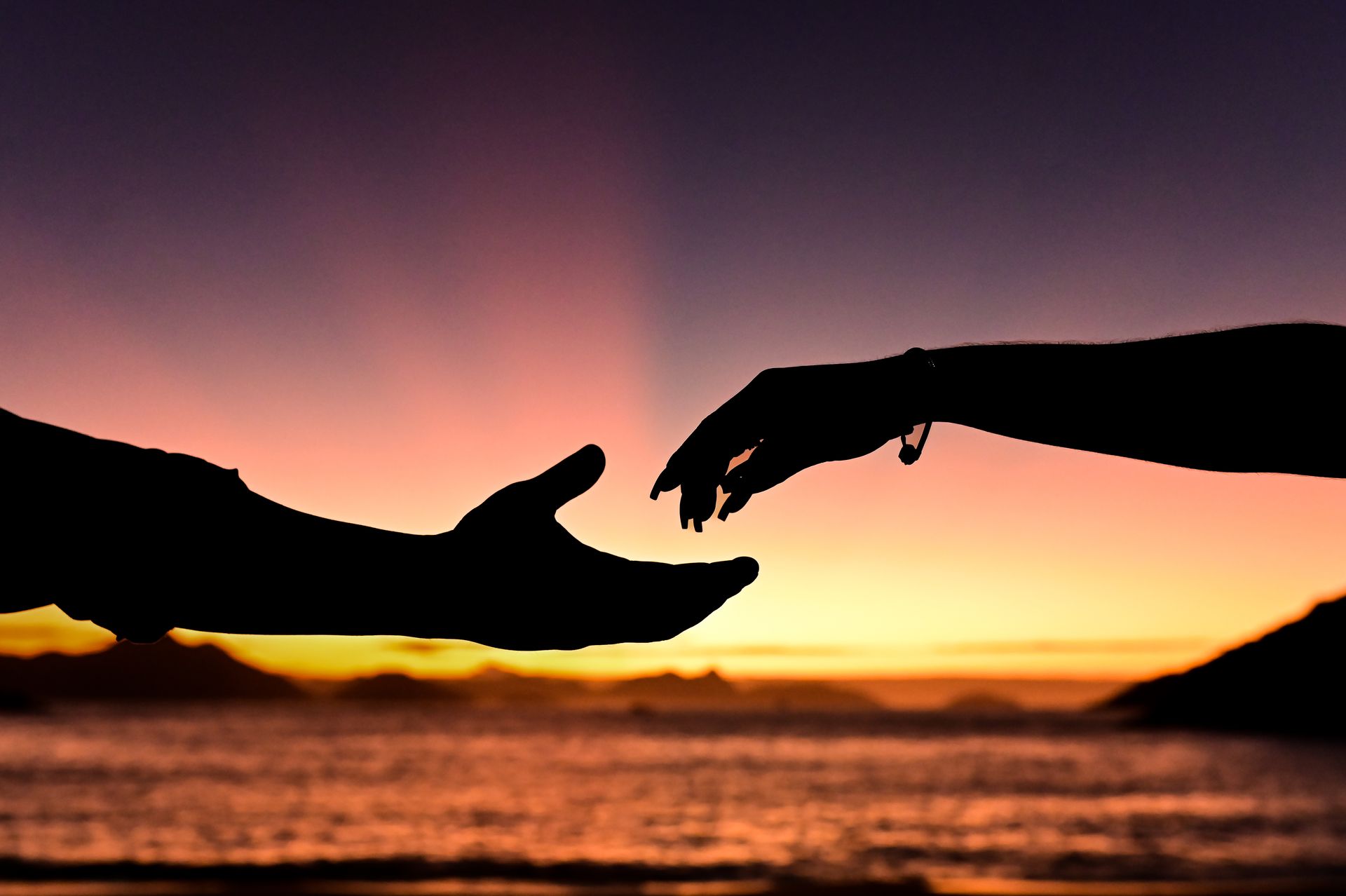 Ensaio pré casamento da Vitória e Sidclei foi simplesmente uma limpesa esperitual, pegamos o sol nascendo na praia vermelha na urca. - 2 - 0