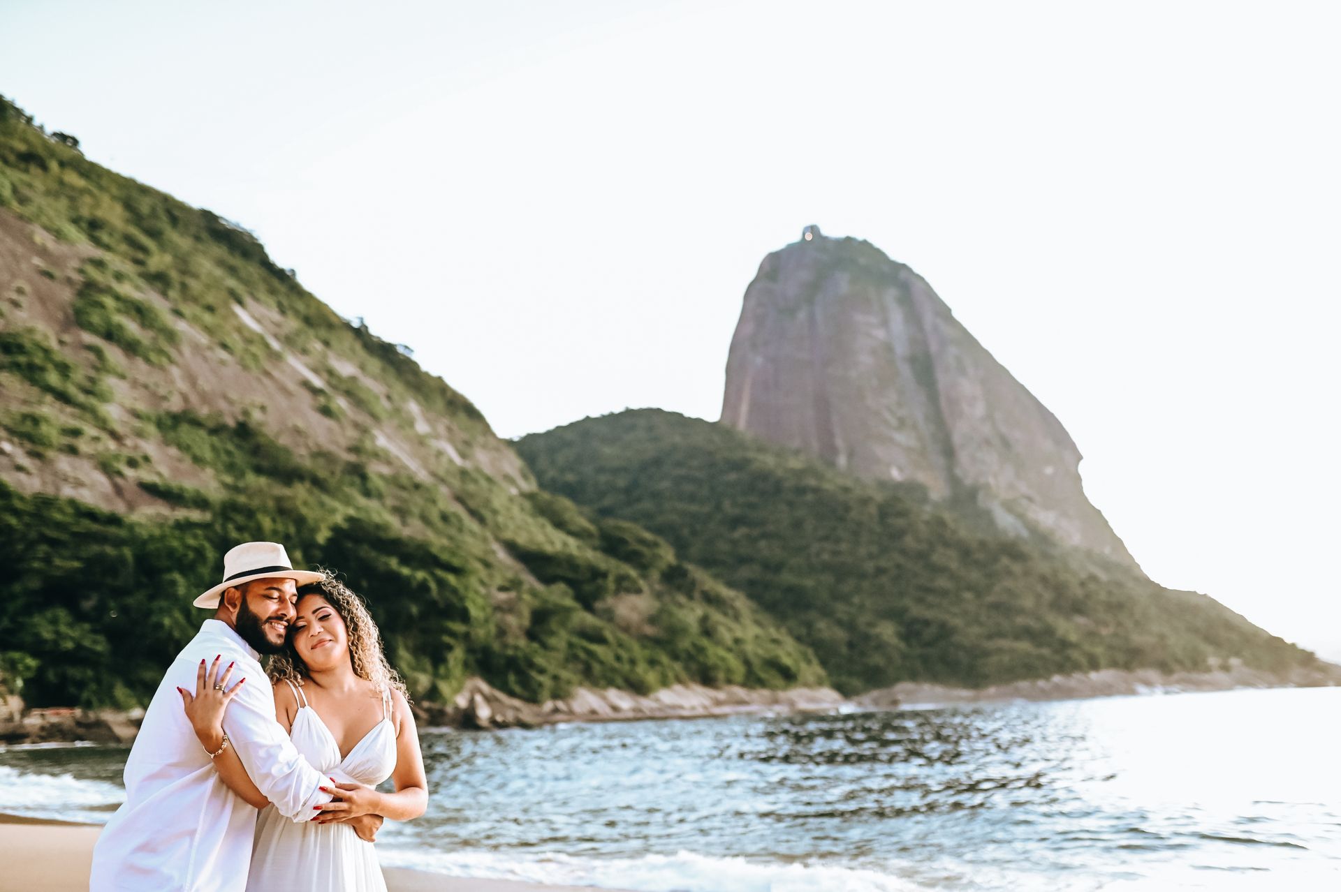 Ensaio pré casamento da Vitória e Sidclei foi simplesmente uma limpesa esperitual, pegamos o sol nascendo na praia vermelha na urca. - 2 - 1