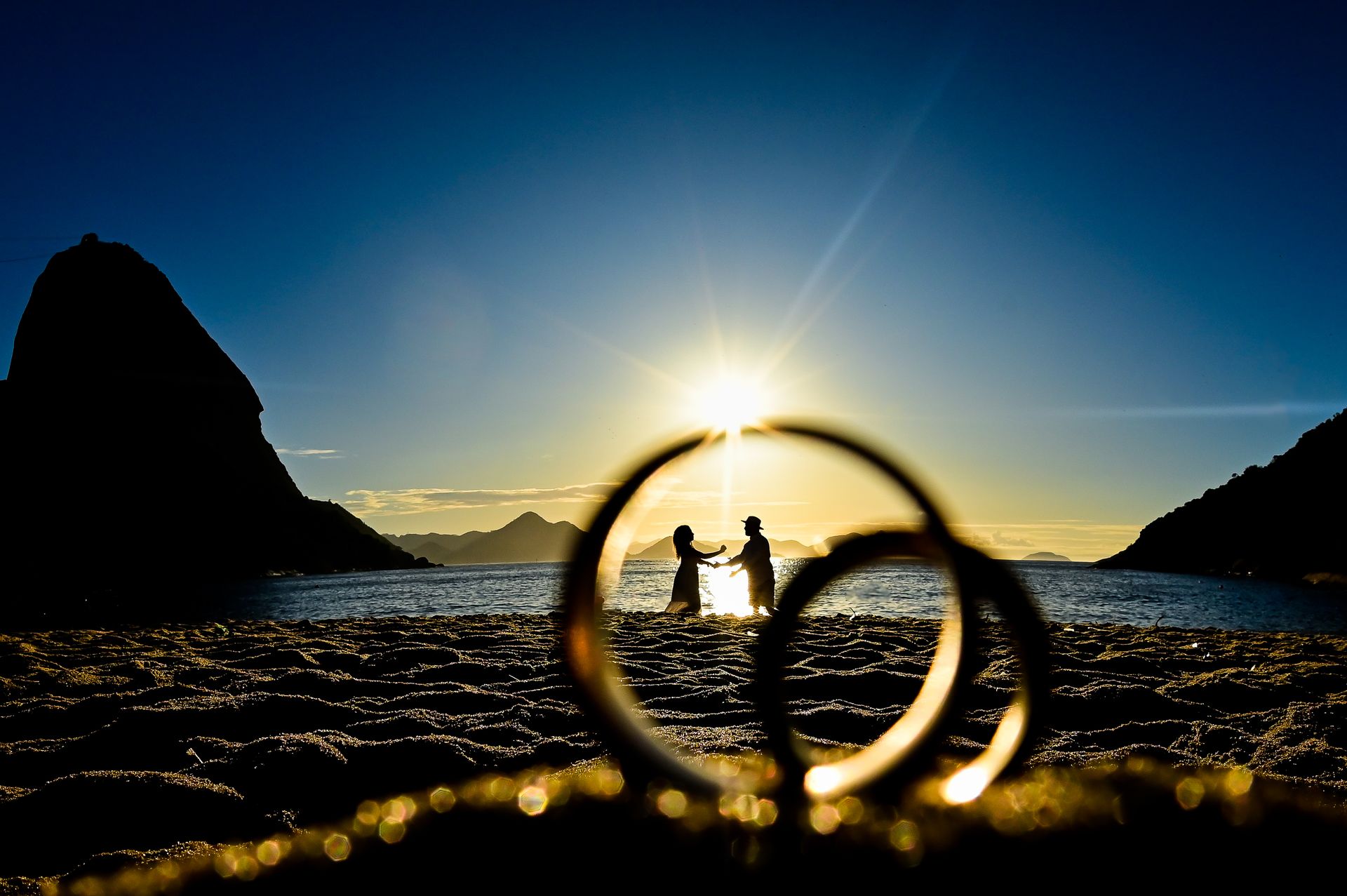 Ensaio pré casamento da Vitória e Sidclei foi simplesmente uma limpesa esperitual, pegamos o sol nascendo na praia vermelha na urca. - 2 - 6