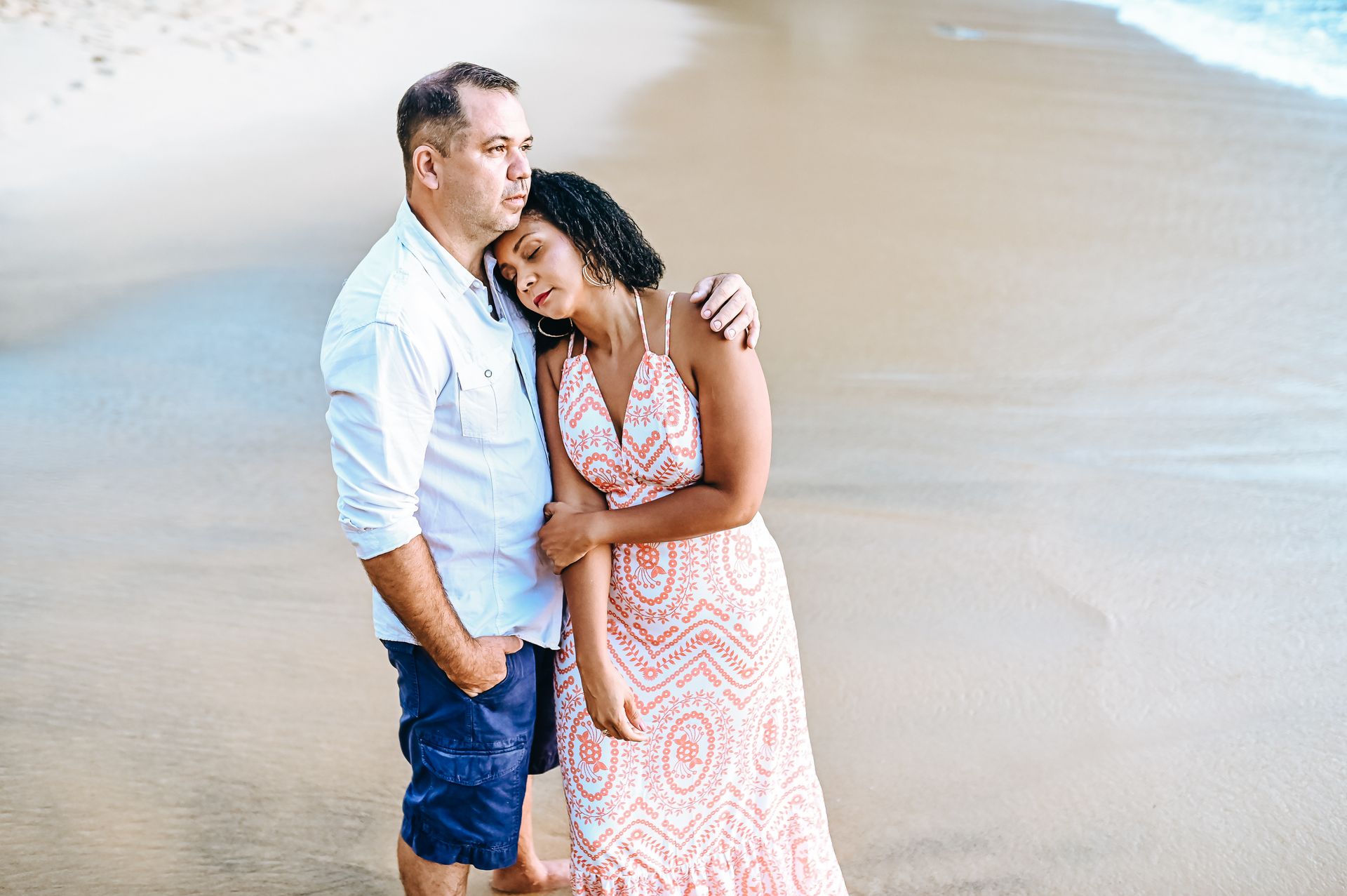 "Amor Sob o Sol: Ensaio Pre Wedding de Achilles e Marley na Praia Vermelha do Rio de Janeiro" - 2 - 7