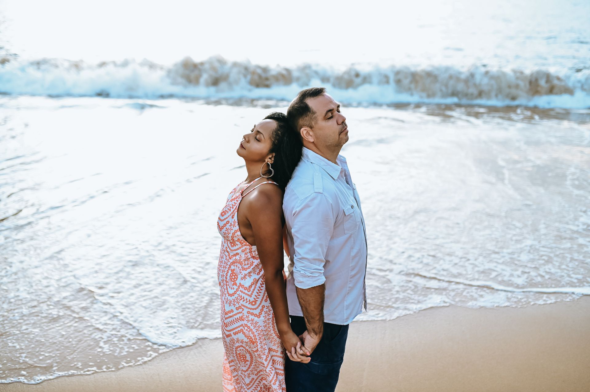 "Amor Sob o Sol: Ensaio Pre Wedding de Achilles e Marley na Praia Vermelha do Rio de Janeiro" - 2 - 12