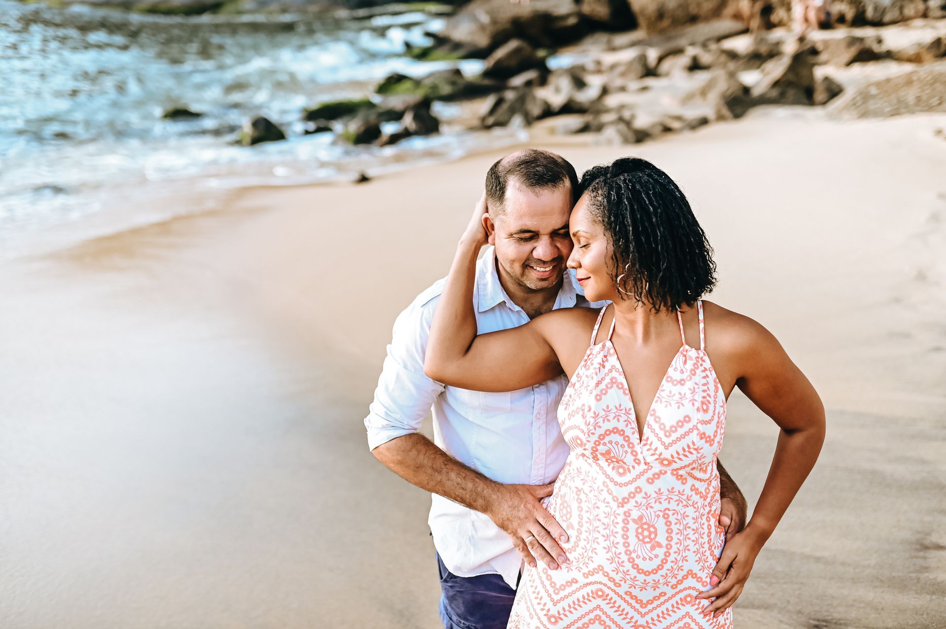 "Amor Sob o Sol: Ensaio Pre Wedding de Achilles e Marley na Praia Vermelha do Rio de Janeiro" - 2 - 13