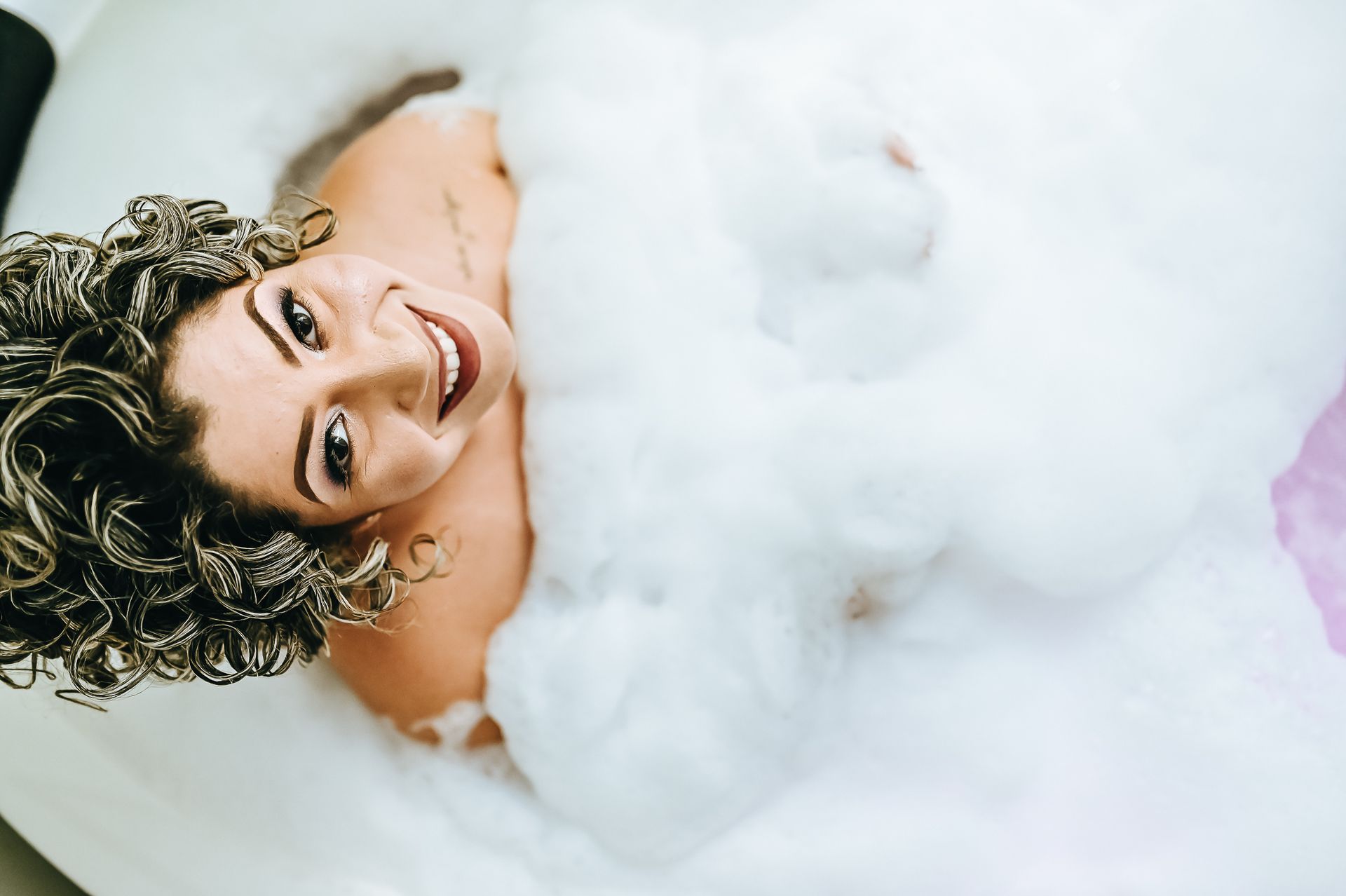 "Amor em Sintonia: A Jornada de Vitoria e Sidicley" - 2 - 18