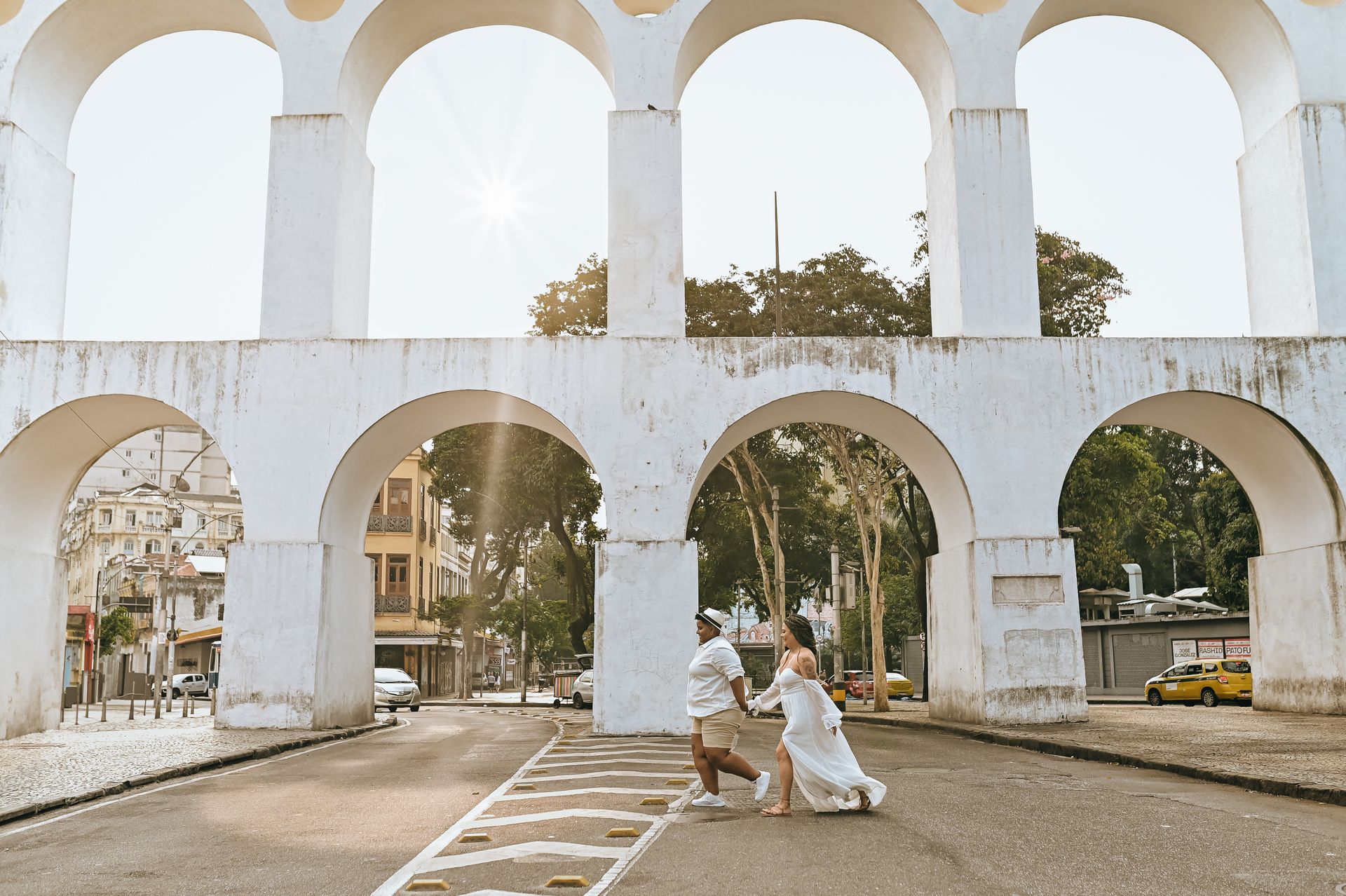 "Thaiara e Thalita: O Amor que Venceu o Preconceito nos Arcos da Lapa" - 2 - 3