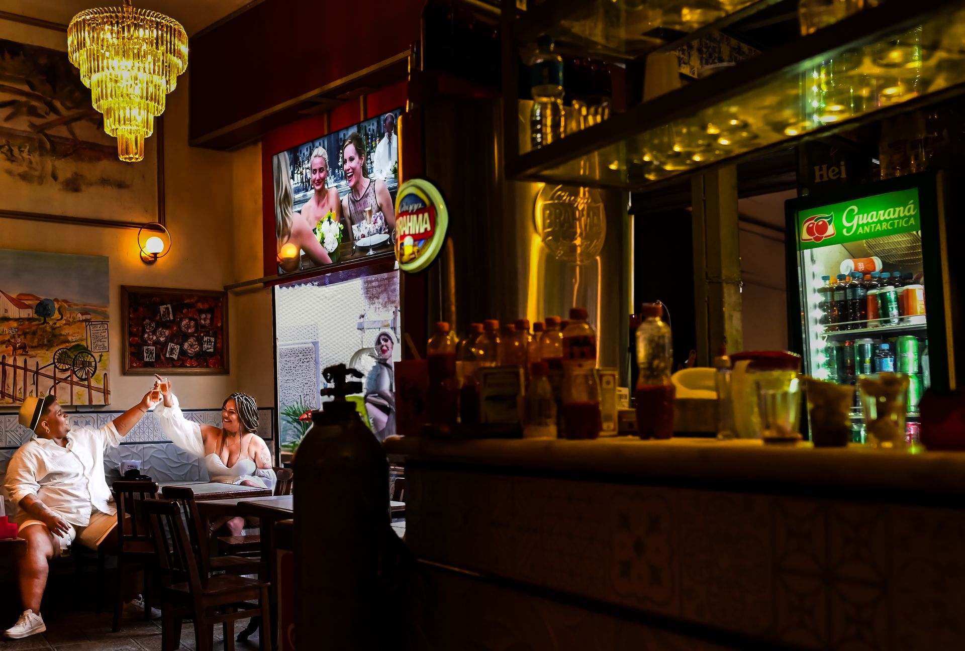 "Thaiara e Thalita: O Amor que Venceu o Preconceito nos Arcos da Lapa" - 2 - 7