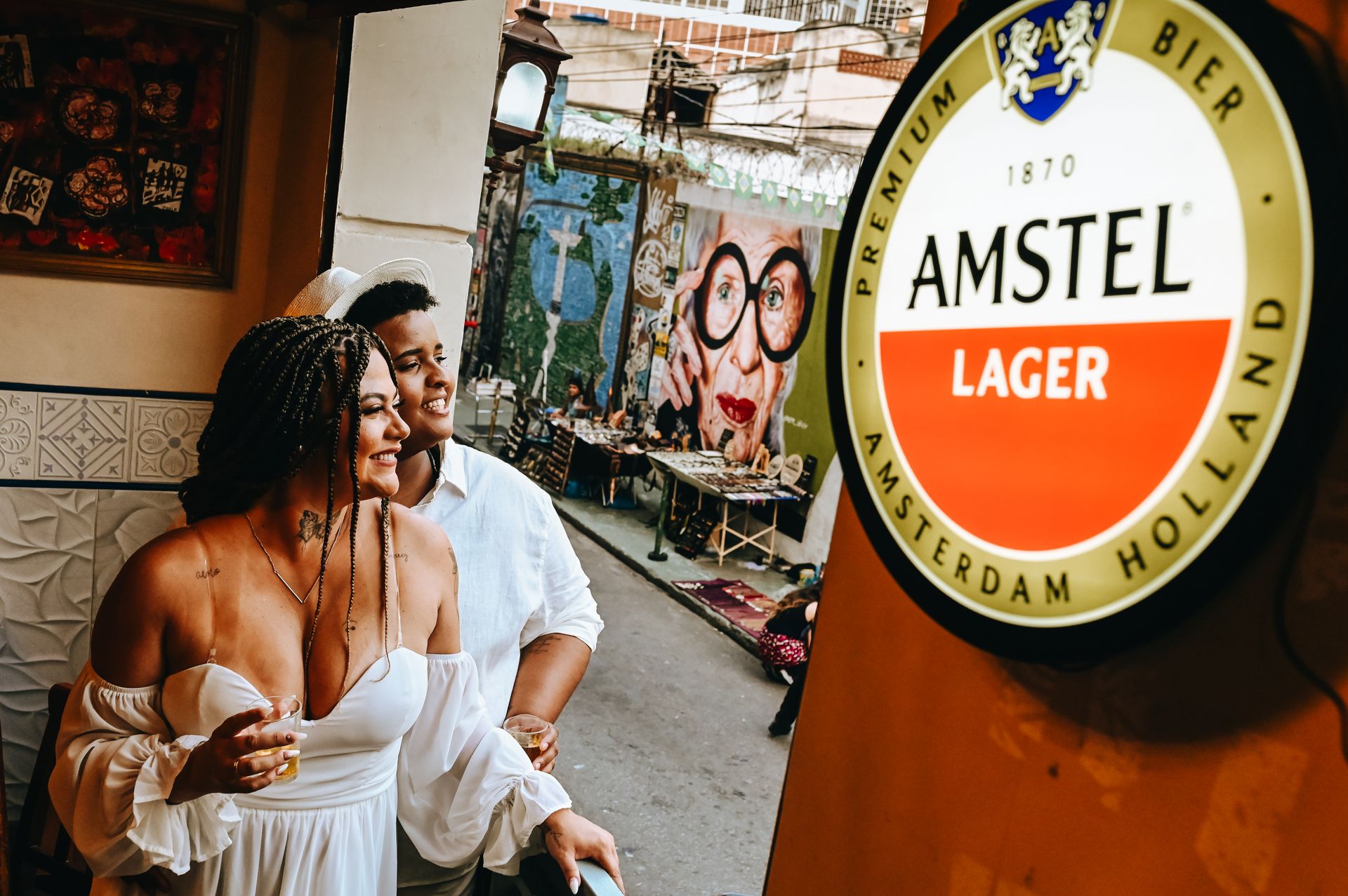 "Thaiara e Thalita: O Amor que Venceu o Preconceito nos Arcos da Lapa" - 2 - 9