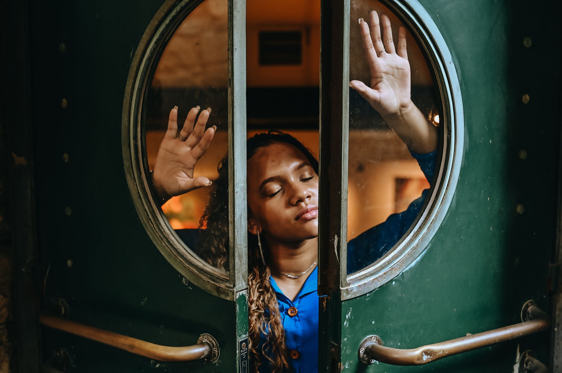 "Quinze Primaveras: A Jornada Fotográfica de Isadora" - 2 - 8