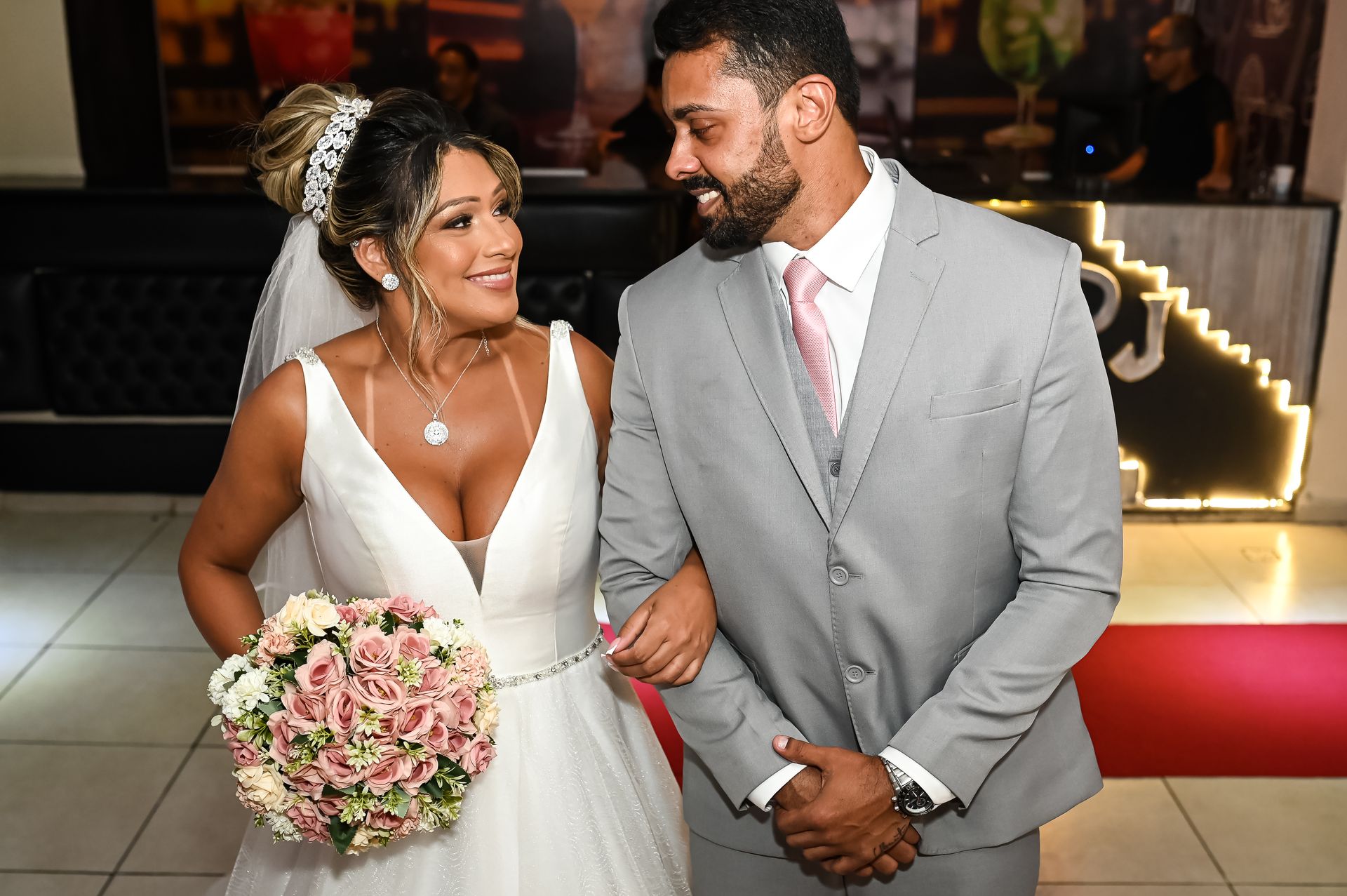 "União Celestial: O Casamento Abençoado de Gabriela e Rafael" - 2 - 3