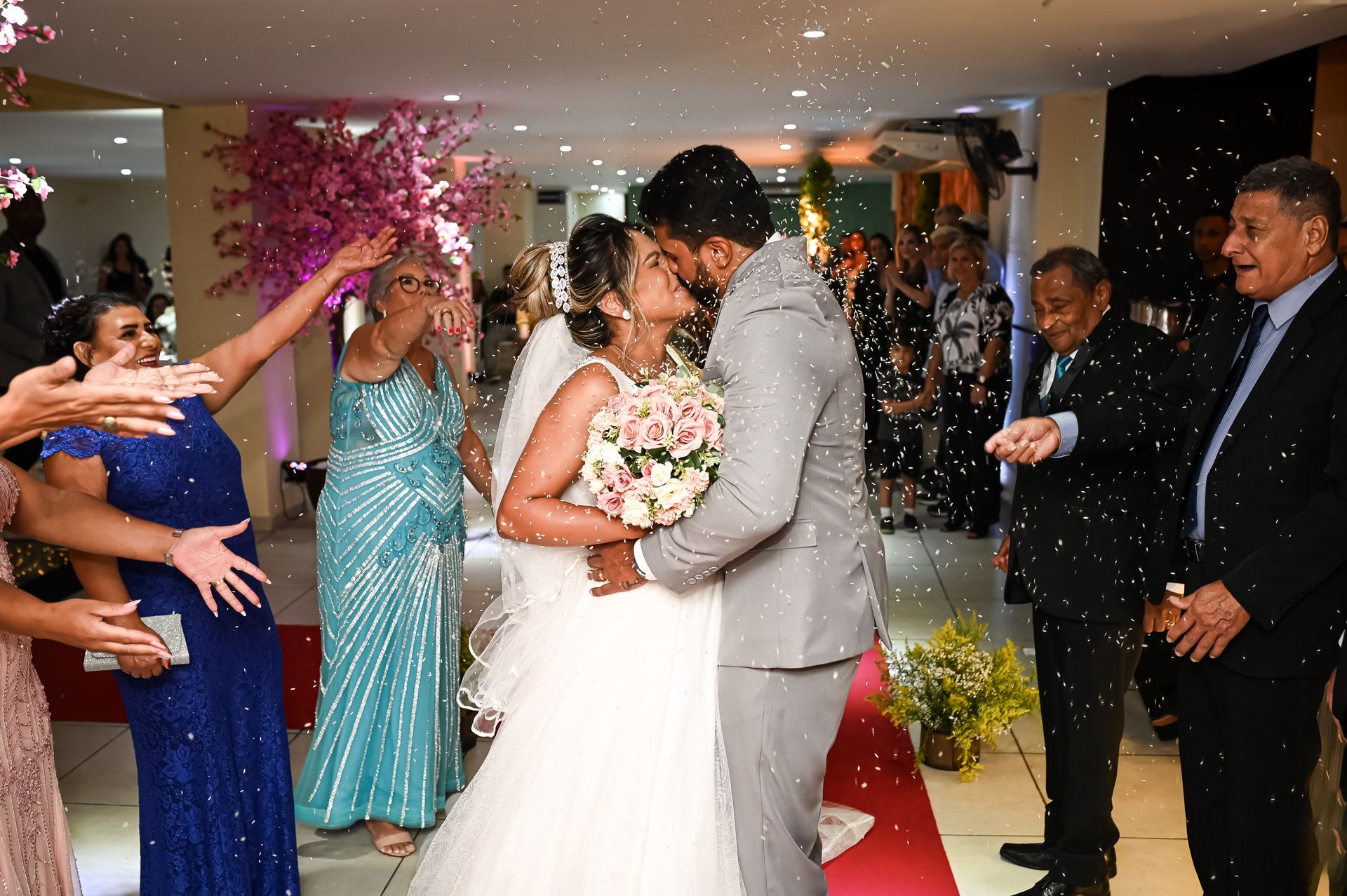 "União Celestial: O Casamento Abençoado de Gabriela e Rafael" - 2 - 14