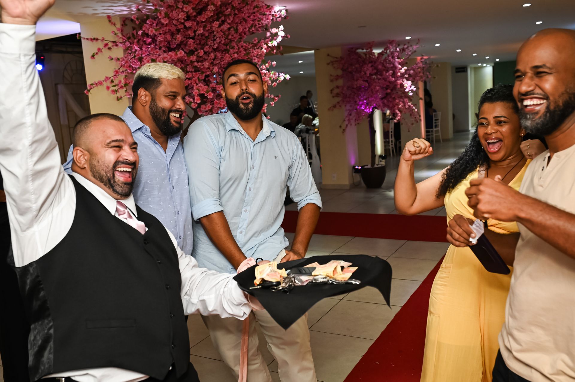 "União Celestial: O Casamento Abençoado de Gabriela e Rafael" - 2 - 21