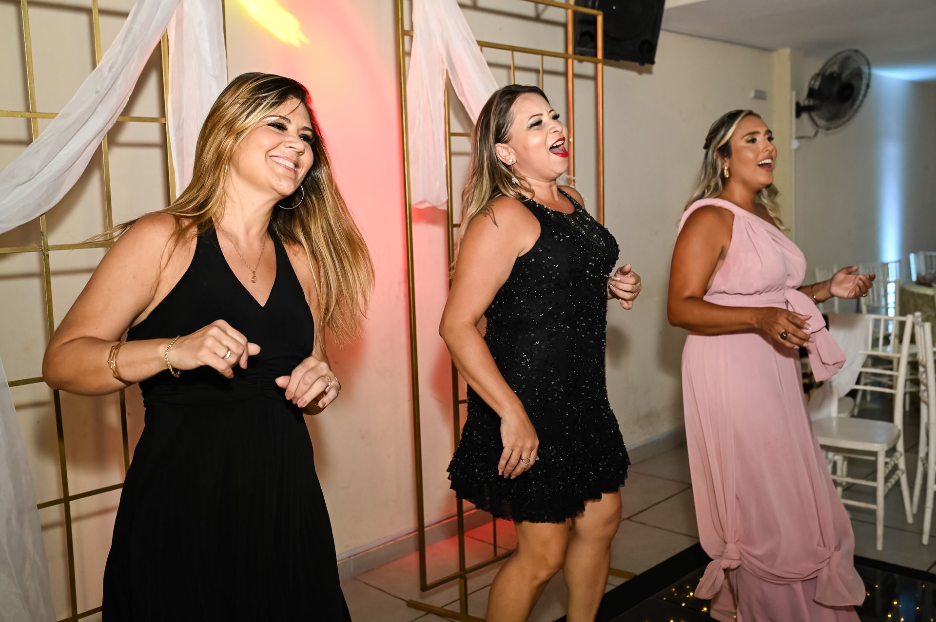 "União Celestial: O Casamento Abençoado de Gabriela e Rafael" - 2 - 16