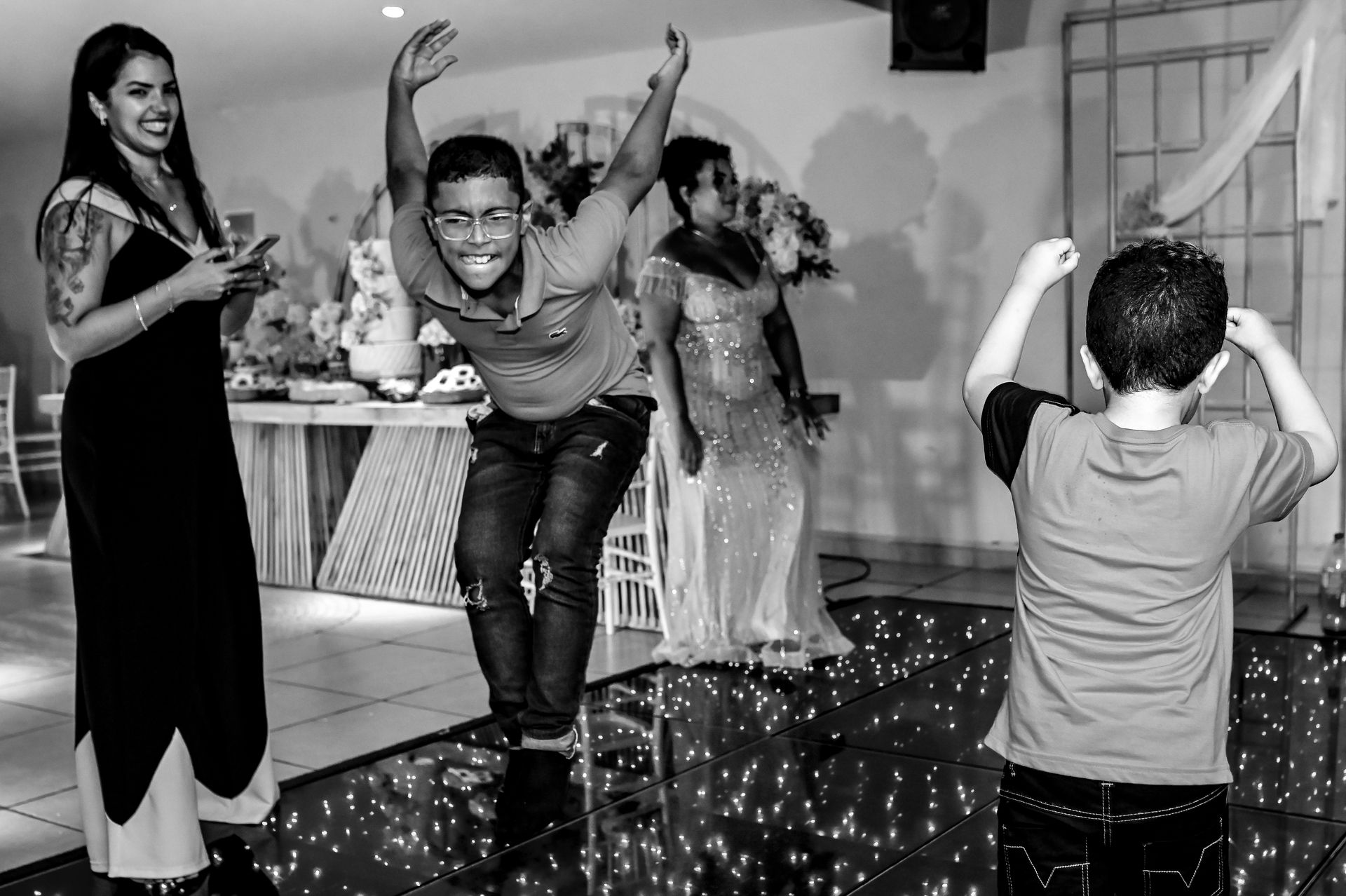 "União Celestial: O Casamento Abençoado de Gabriela e Rafael" - 2 - 20