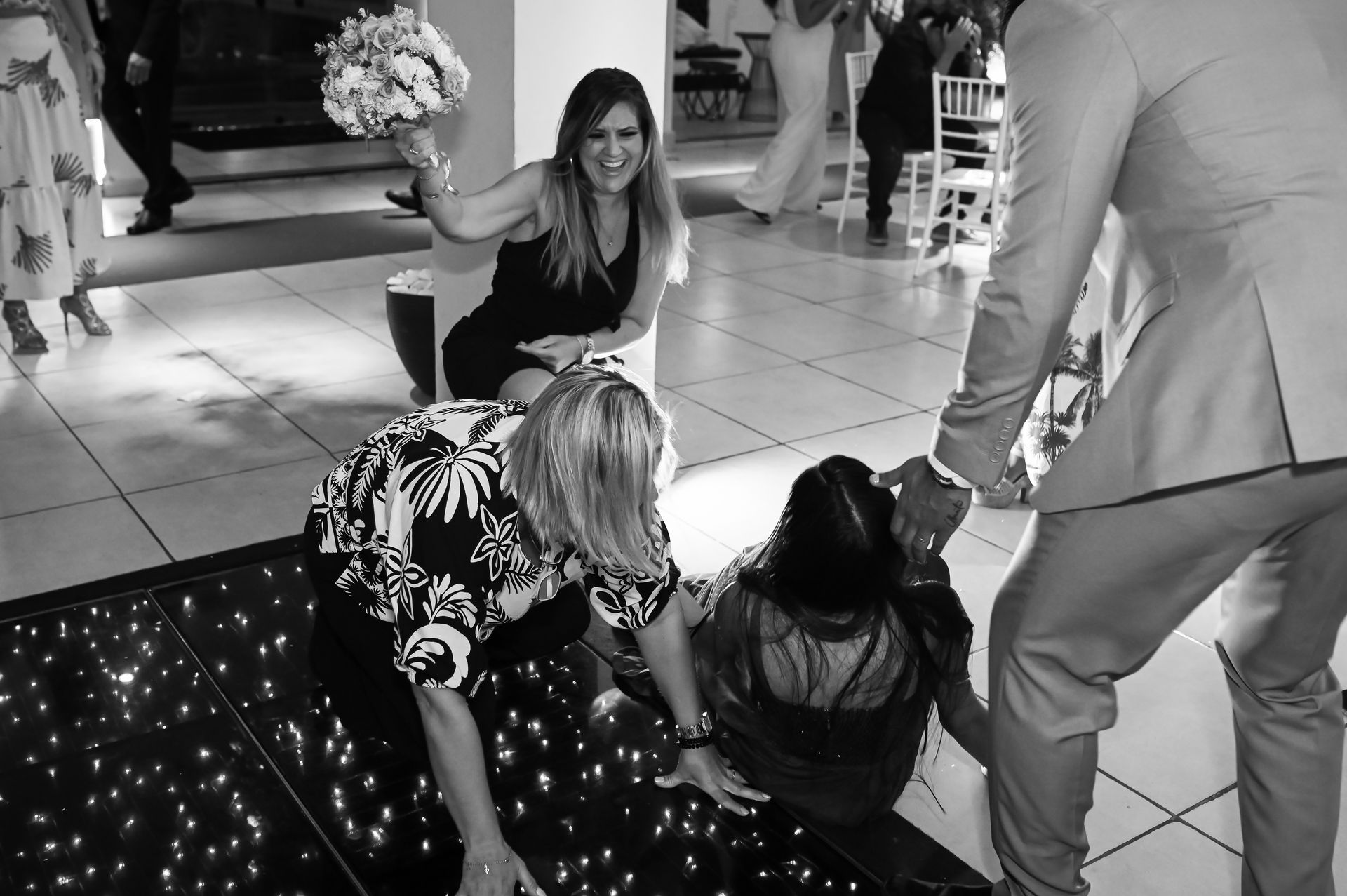 "União Celestial: O Casamento Abençoado de Gabriela e Rafael" - 2 - 19