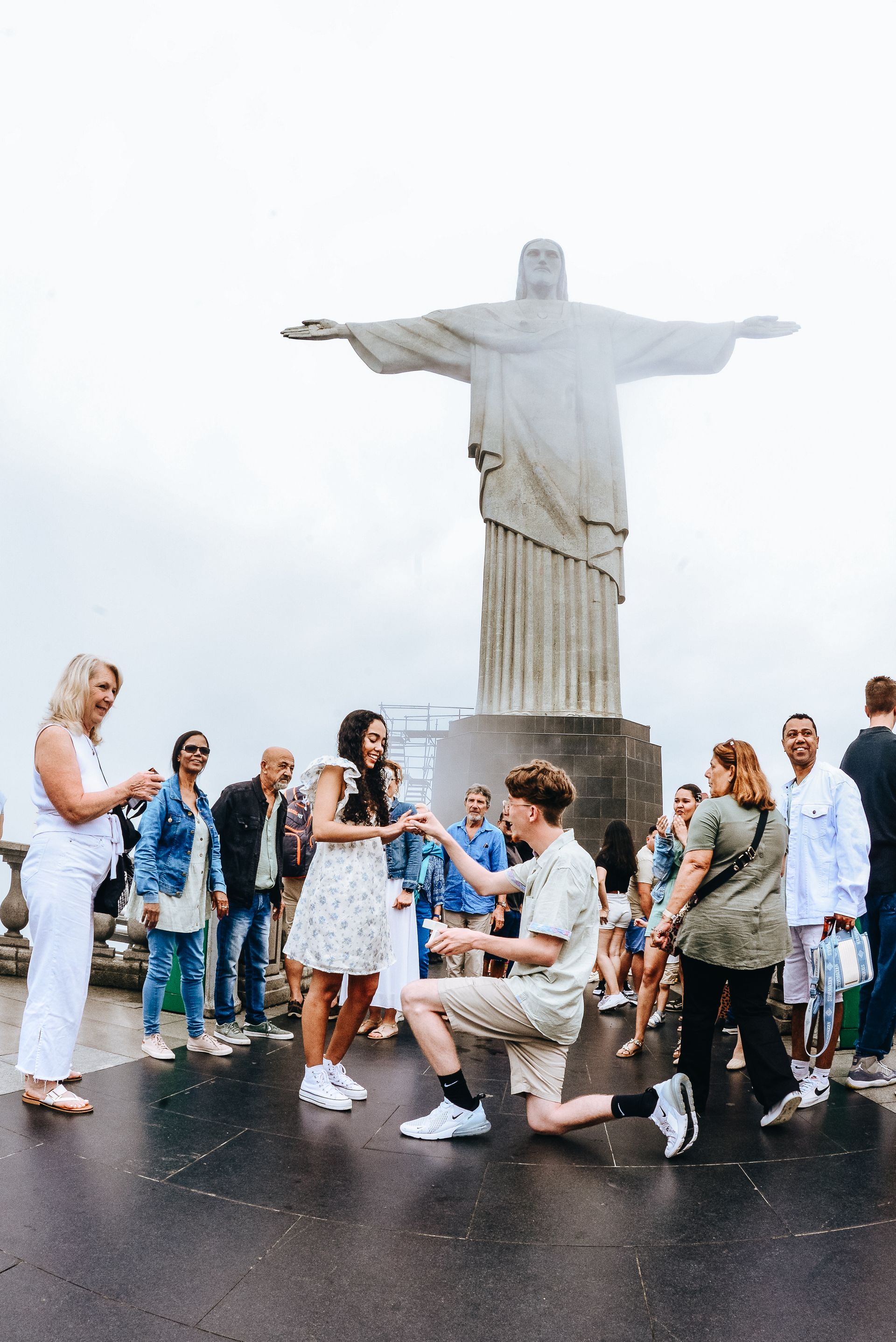 "Amor ao Redentor: Um Pedido de Casamento Inesquecível no Coração do Rio" - 2 - 9