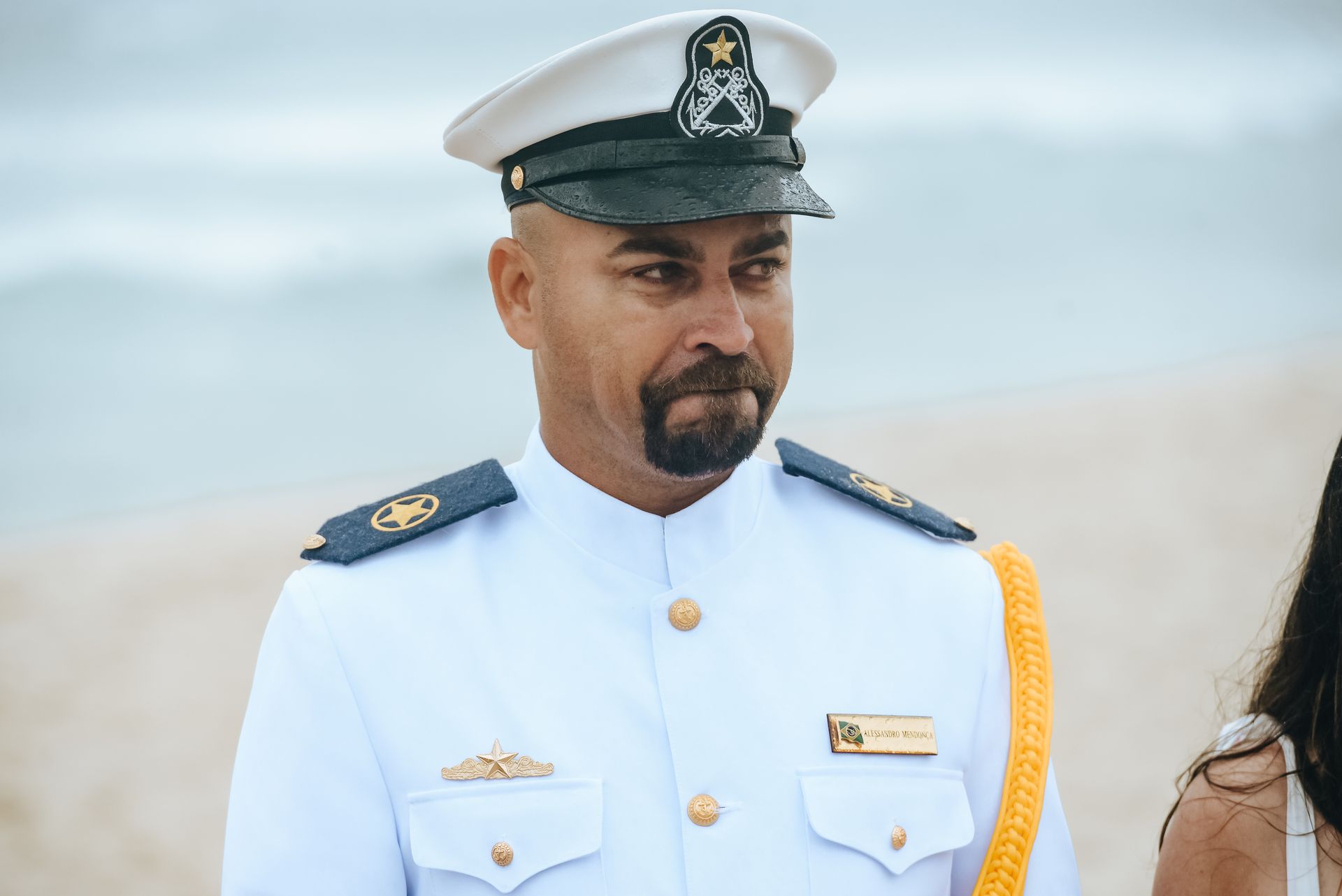 Amor Sob a Chuva: O Encantador Casamento de Roberta e Alessandro na Praia da Barra da Tijuca - 2 - 1