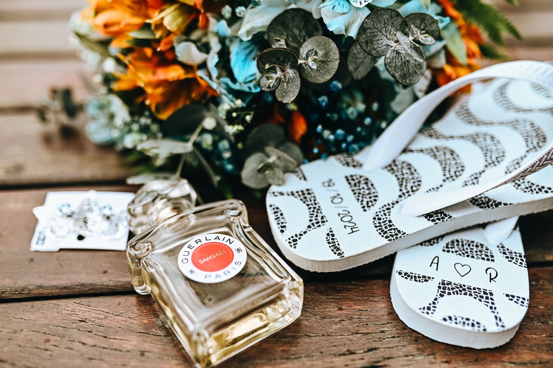 Amor Sob a Chuva: O Encantador Casamento de Roberta e Alessandro na Praia da Barra da Tijuca - 2 - 8