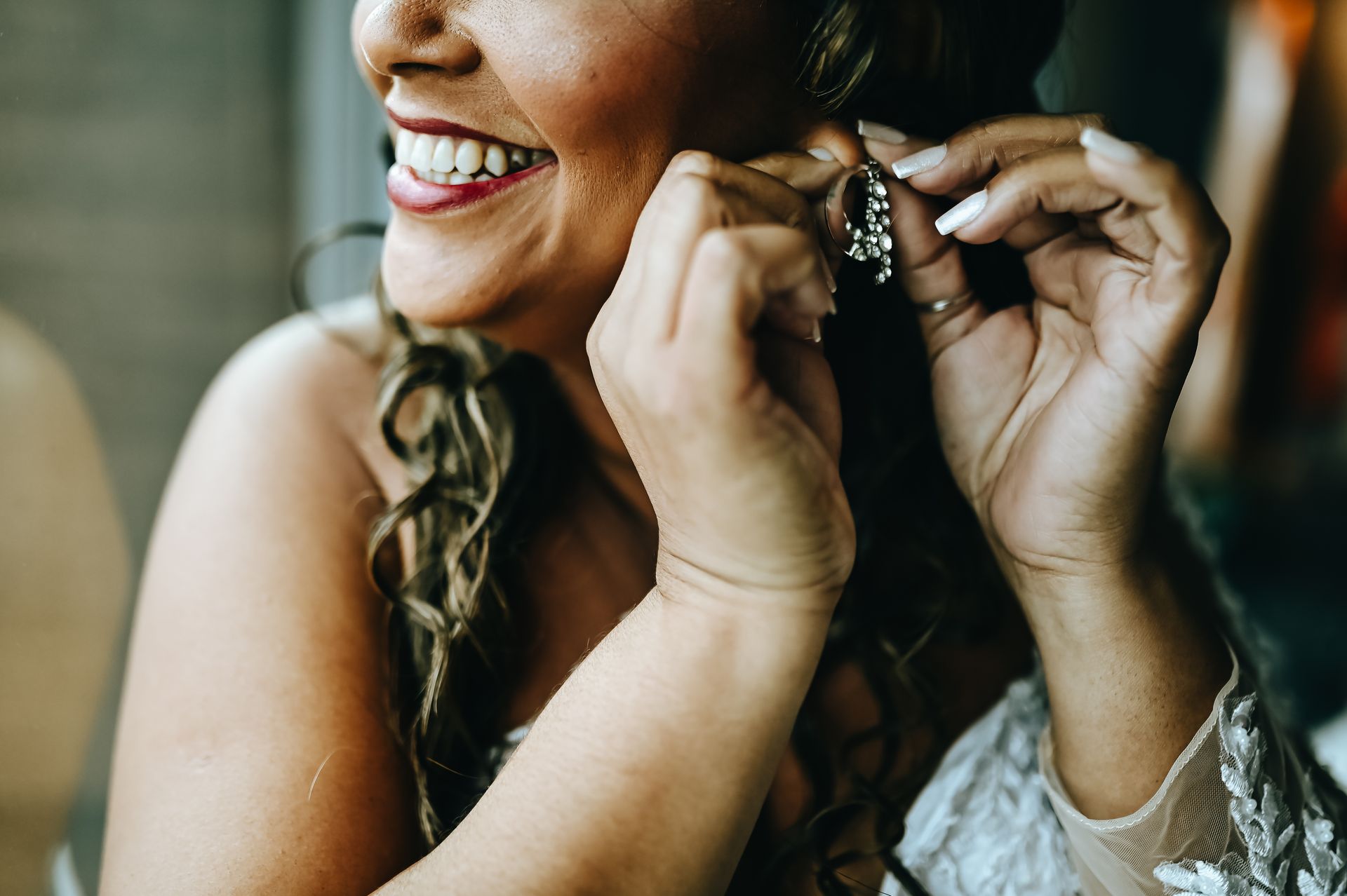 Amor Sob a Chuva: O Encantador Casamento de Roberta e Alessandro na Praia da Barra da Tijuca - 2 - 15