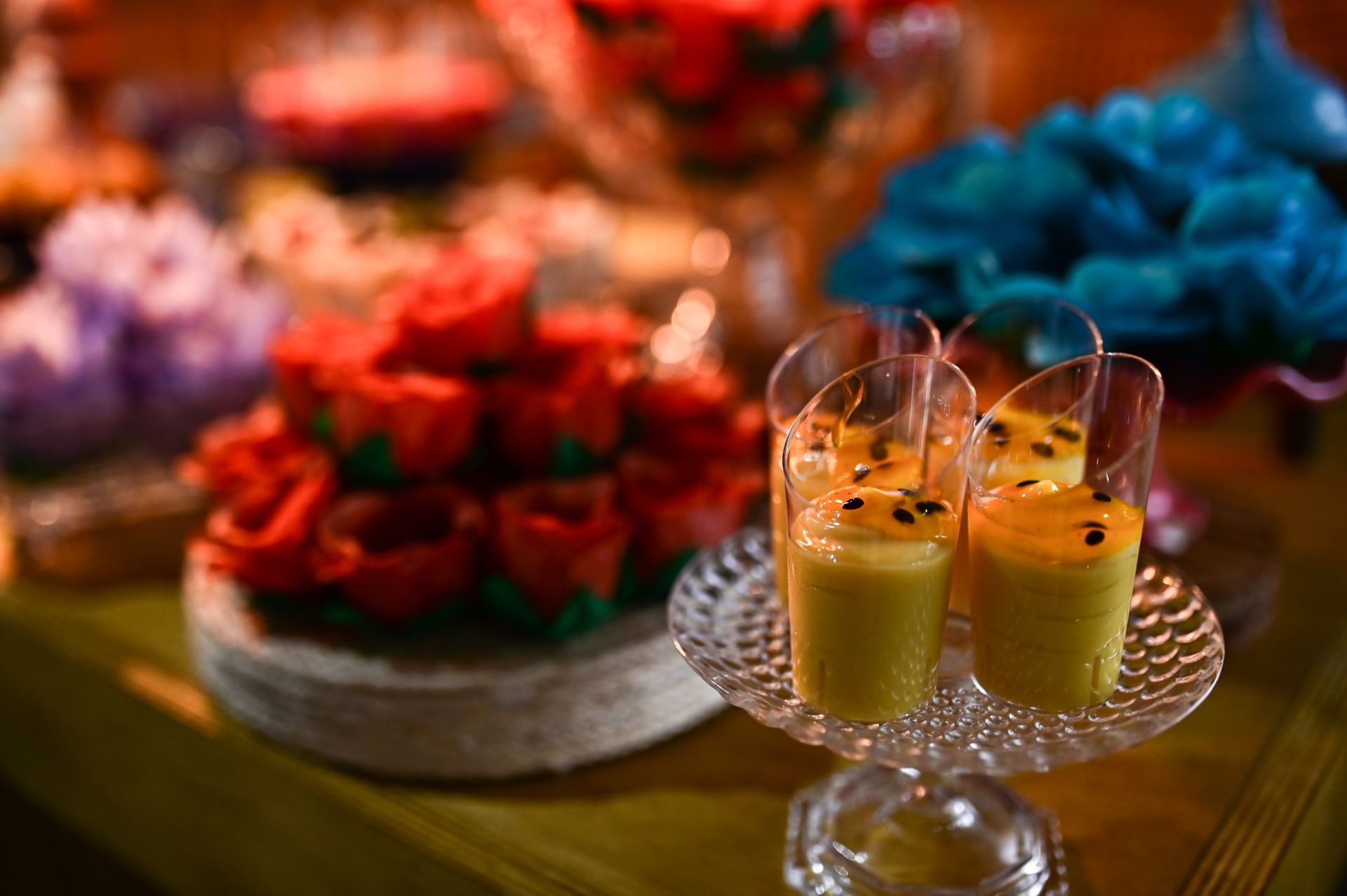 Amor Sob a Chuva: O Encantador Casamento de Roberta e Alessandro na Praia da Barra da Tijuca - 2 - 18