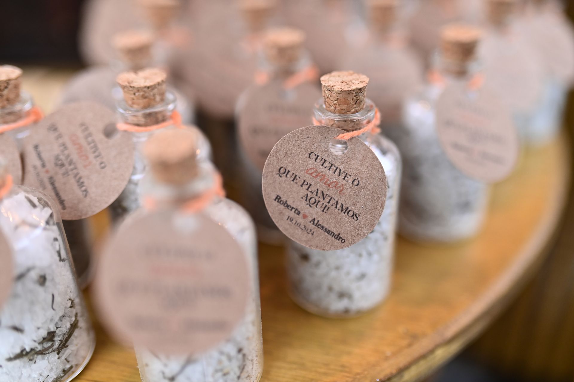 Amor Sob a Chuva: O Encantador Casamento de Roberta e Alessandro na Praia da Barra da Tijuca - 2 - 30