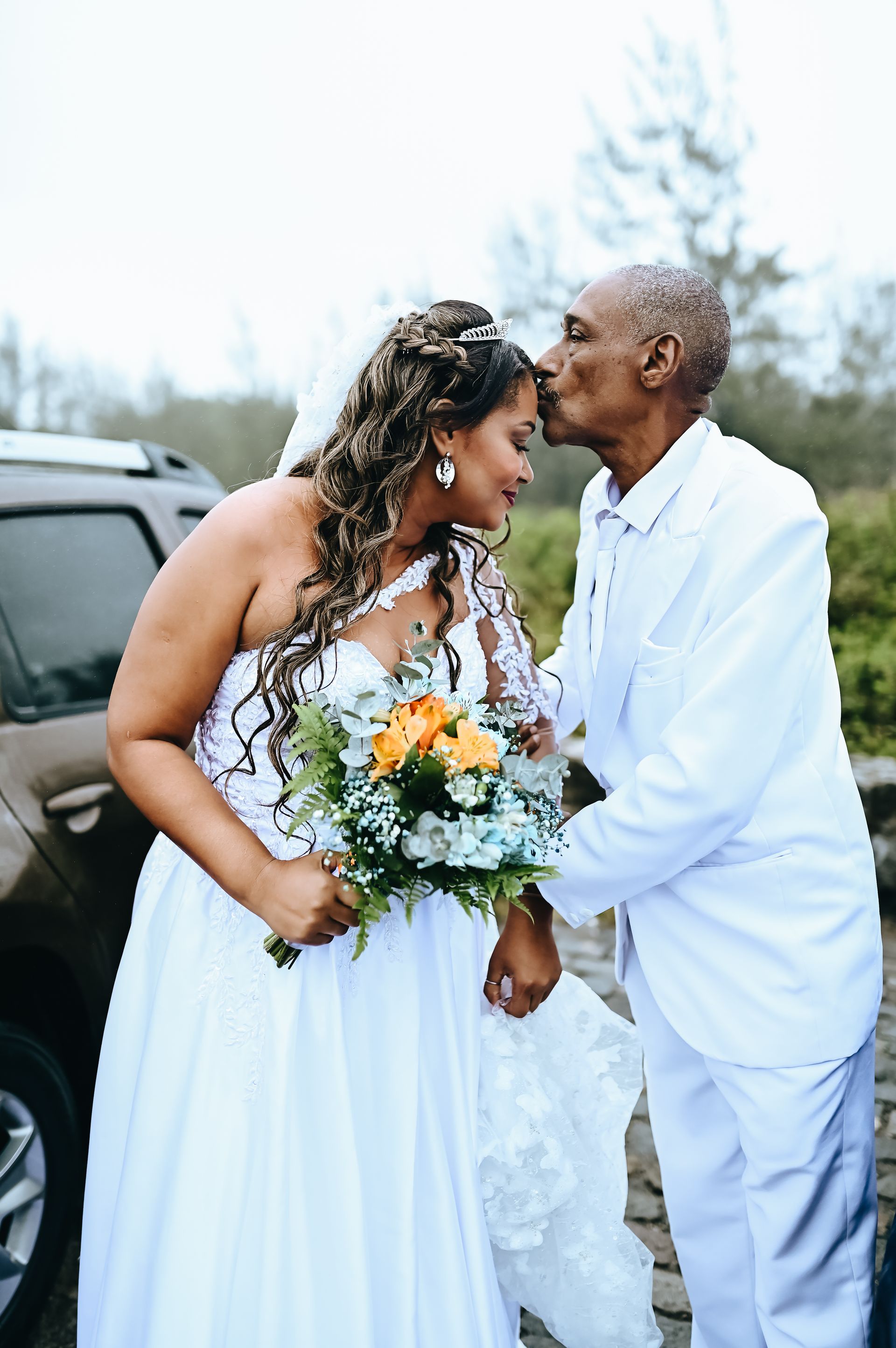 Amor Sob a Chuva: O Encantador Casamento de Roberta e Alessandro na Praia da Barra da Tijuca - 2 - 28