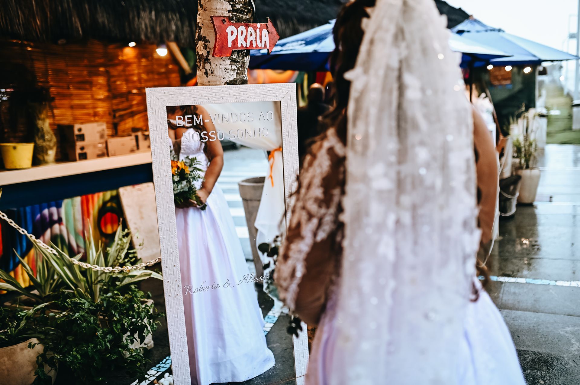 Amor Sob a Chuva: O Encantador Casamento de Roberta e Alessandro na Praia da Barra da Tijuca - 2 - 32