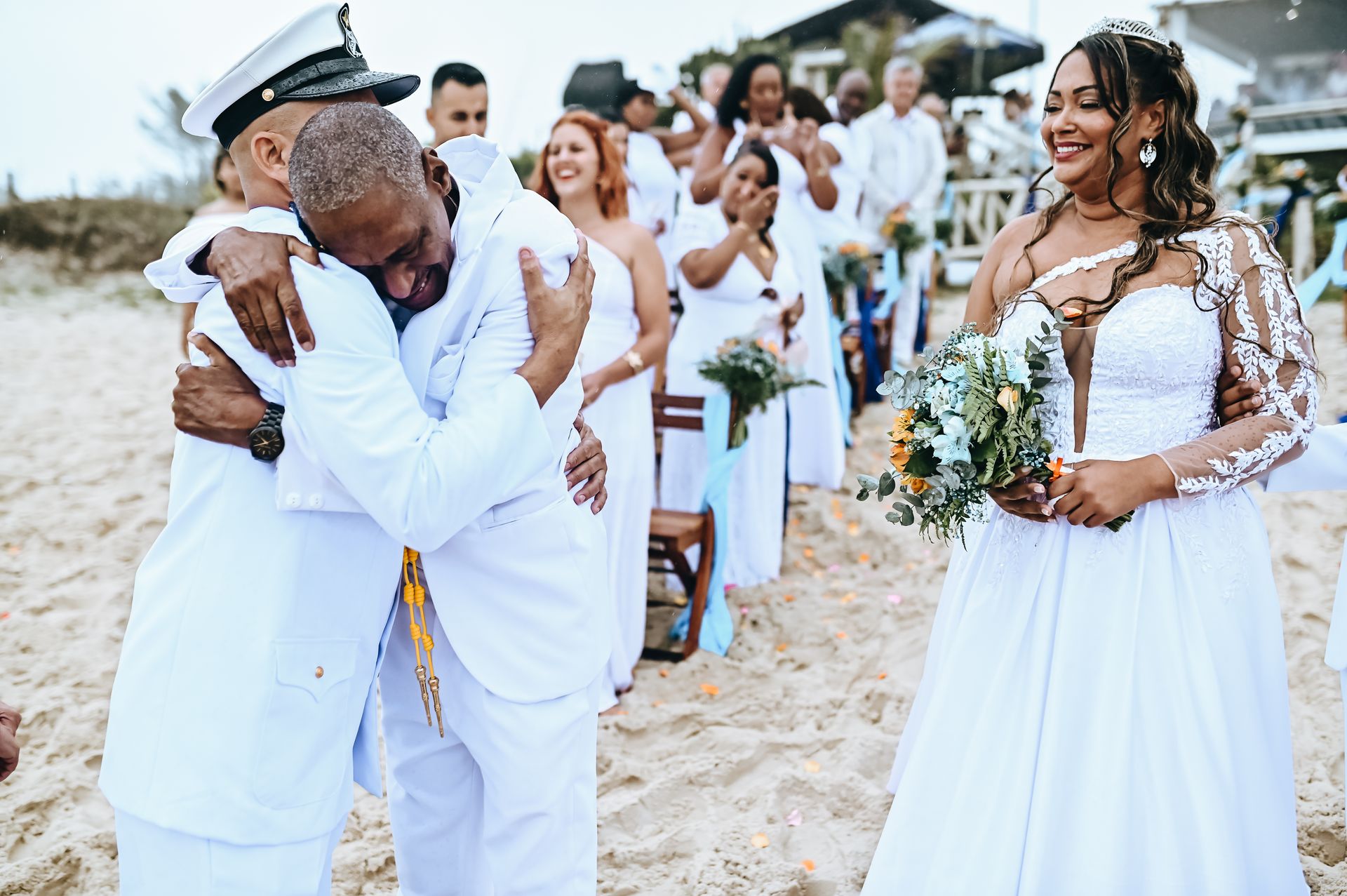 Amor Sob a Chuva: O Encantador Casamento de Roberta e Alessandro na Praia da Barra da Tijuca - 2 - 33