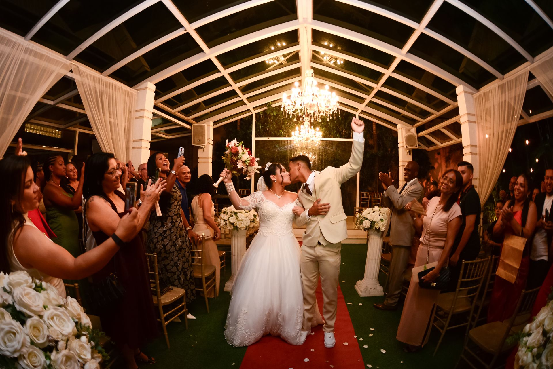 “Um Amor Abençoado: O Início de uma Jornada com Deus” - 2 - 0