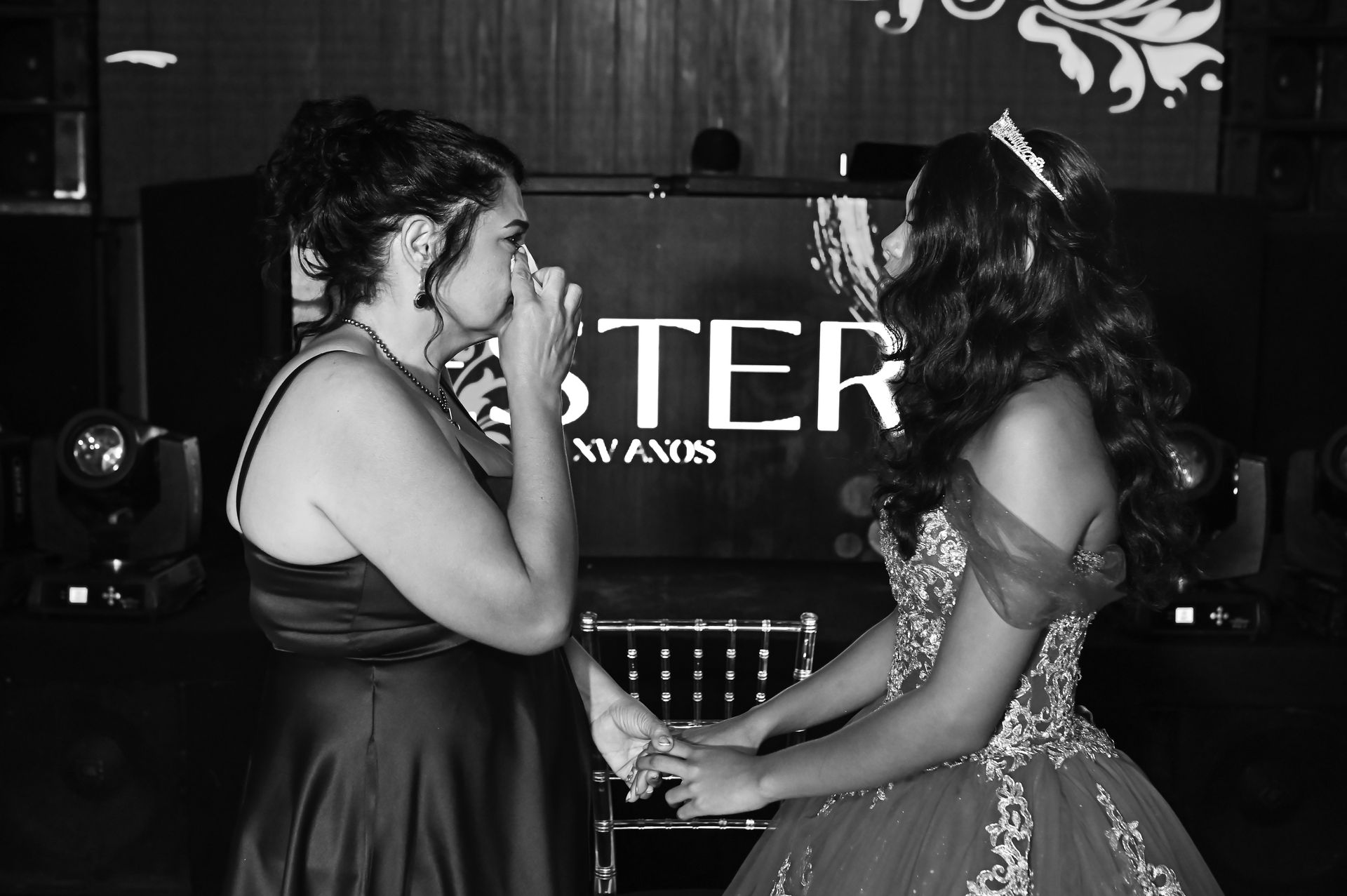 Uma noite mágica: os 15 anos da Ester ✨👑 - 2 - 11