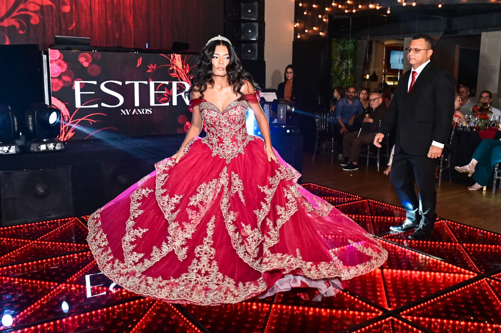 Uma noite mágica: os 15 anos da Ester ✨👑 - 2 - 17