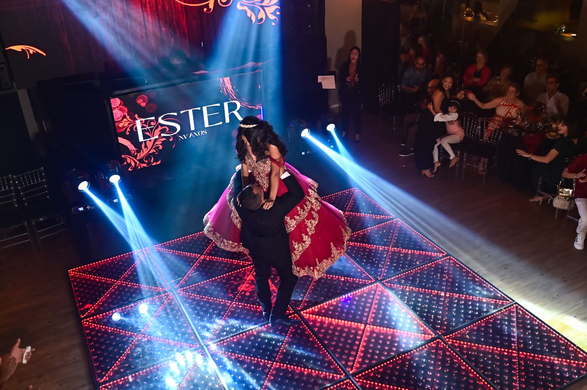 Uma noite mágica: os 15 anos da Ester ✨👑 - 2 - 18