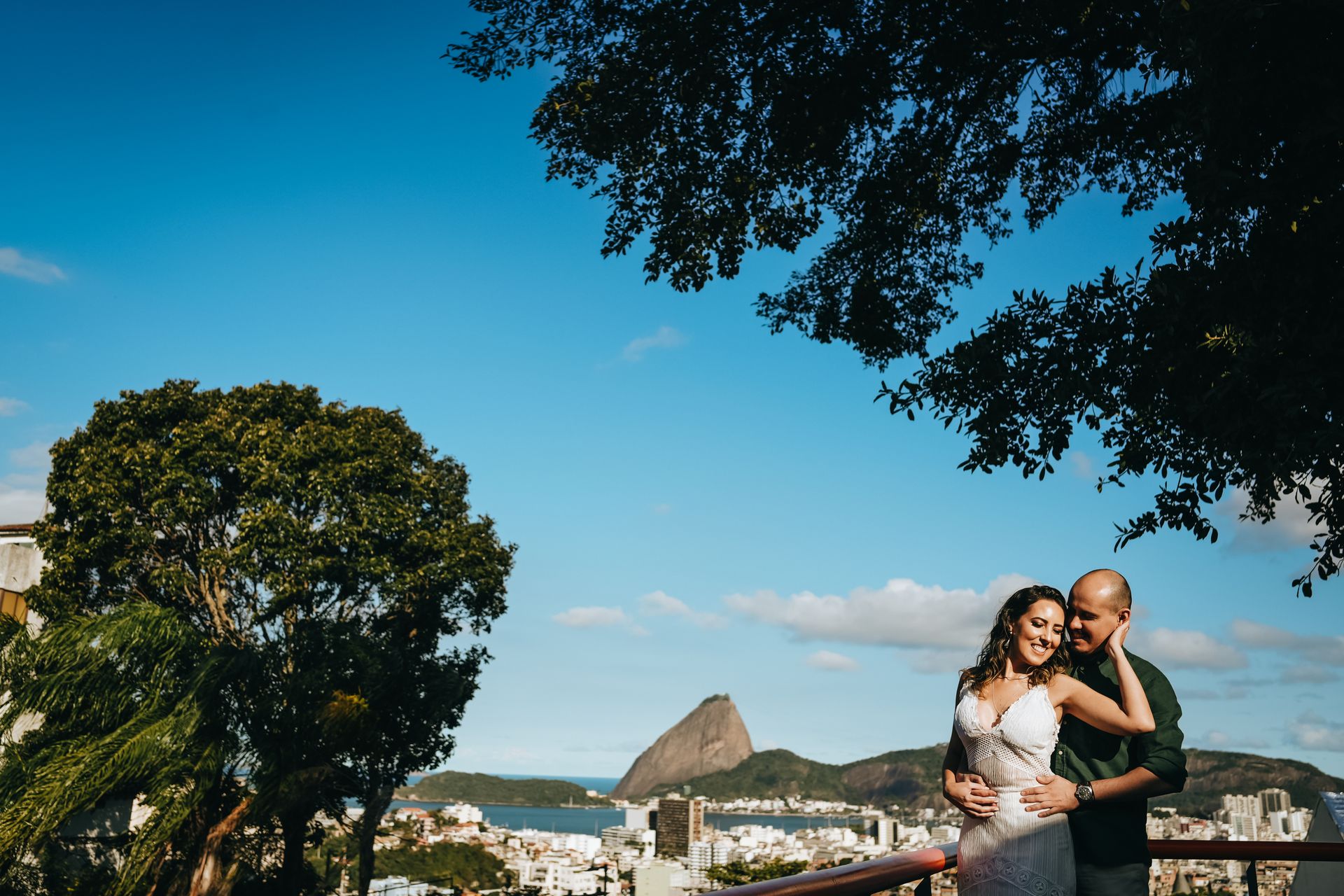 “Entre Ruínas e Céu Azul: O Amor de Clarissa & Gustavo” - 2 - 0