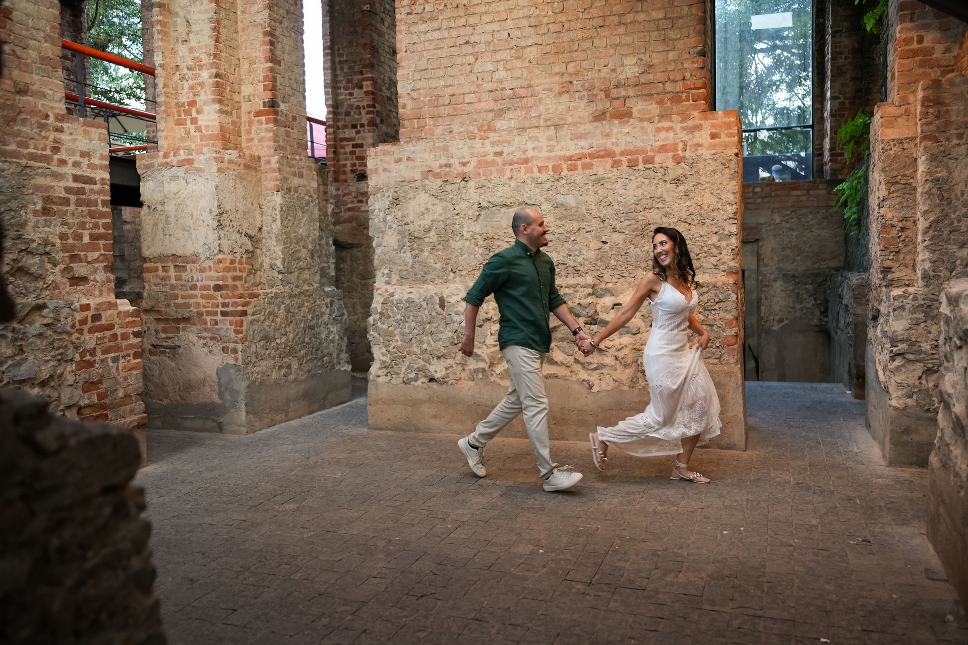 “Entre Ruínas e Céu Azul: O Amor de Clarissa & Gustavo” - 2 - 13