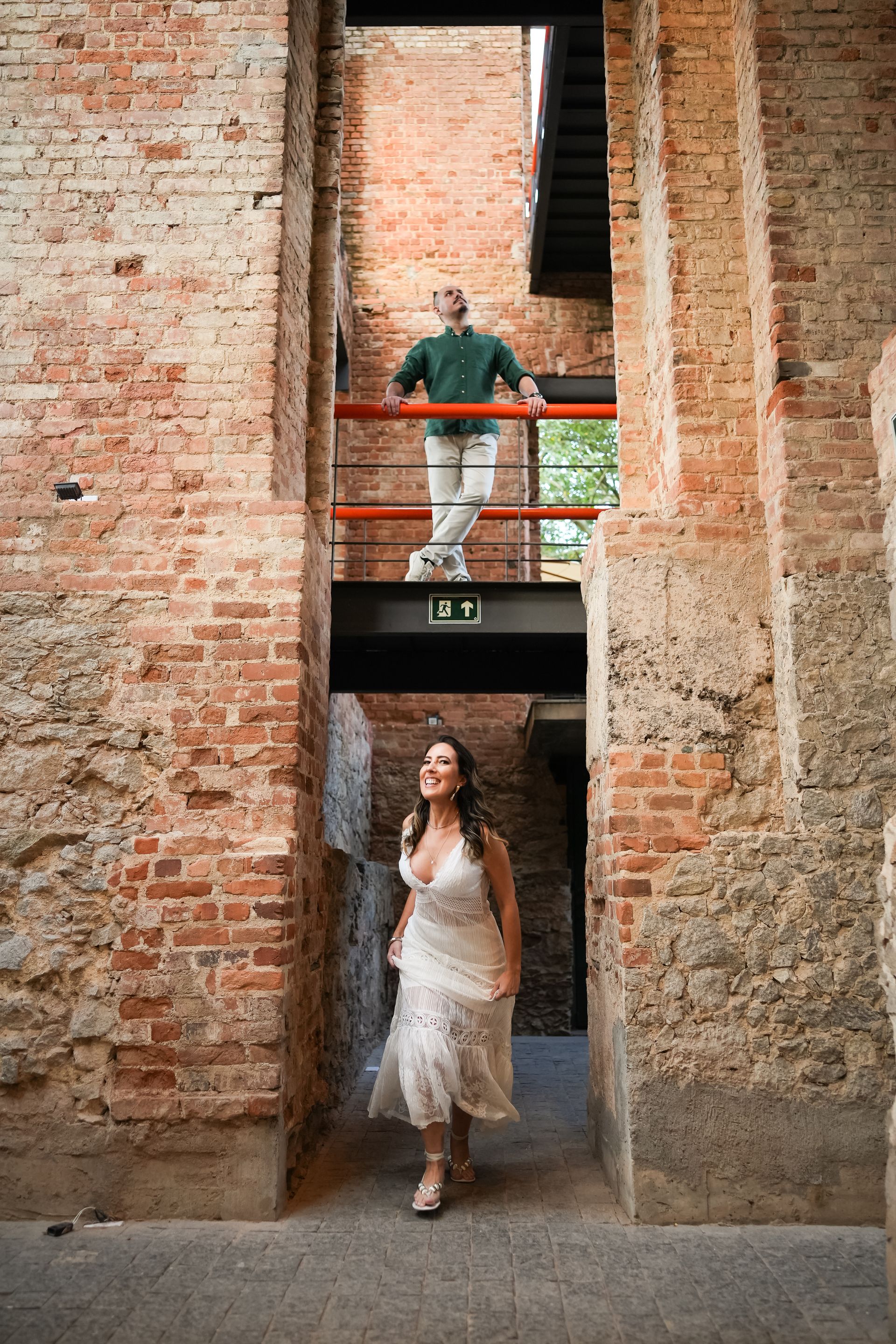 “Entre Ruínas e Céu Azul: O Amor de Clarissa & Gustavo” - 2 - 16