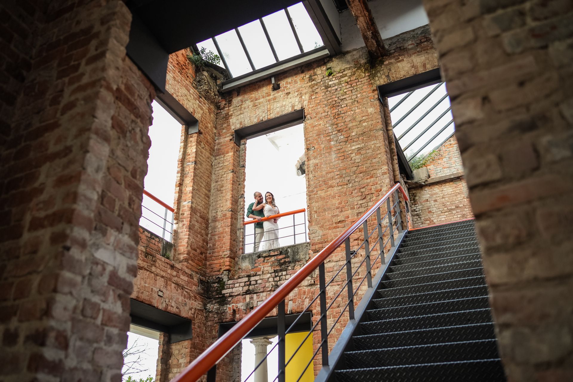 “Entre Ruínas e Céu Azul: O Amor de Clarissa & Gustavo” - 2 - 18