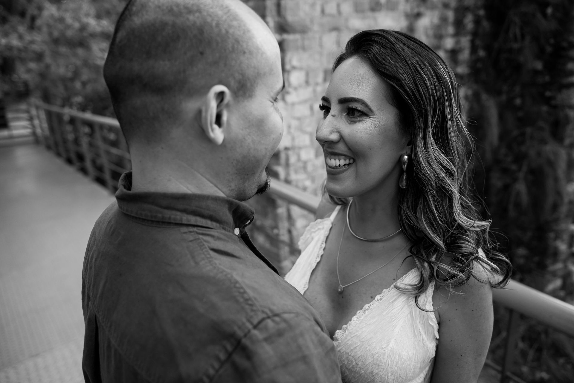 “Entre Ruínas e Céu Azul: O Amor de Clarissa & Gustavo” - 2 - 25