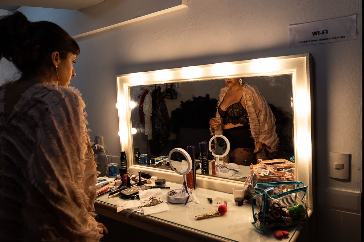 Noite Burlesca de um Certo Cabaré Carioca. - 1 - 9