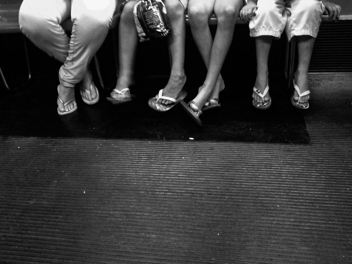 HOSTAGE CITIES -the daily displacement of workers who build cities where they don’t inhabit. By Clara Sampaio - 2 - 6